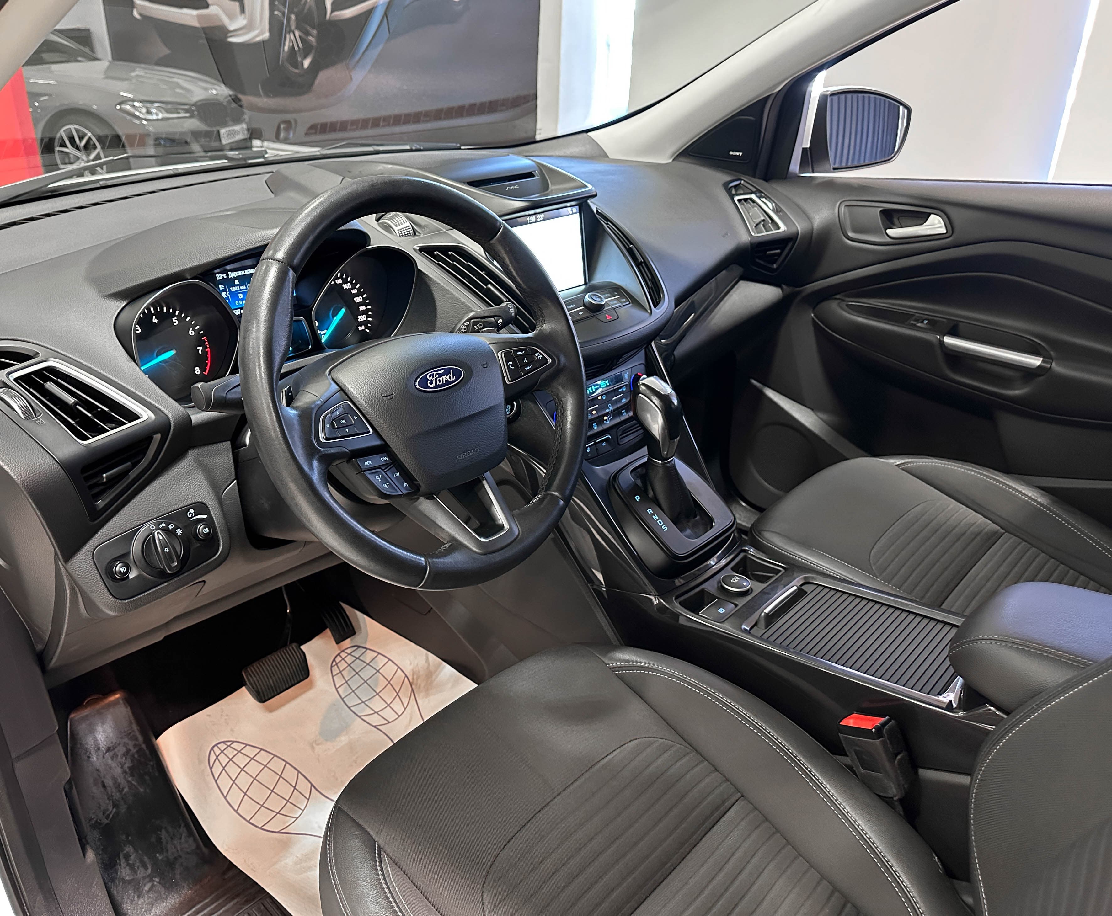 Ford Kuga - фото 17