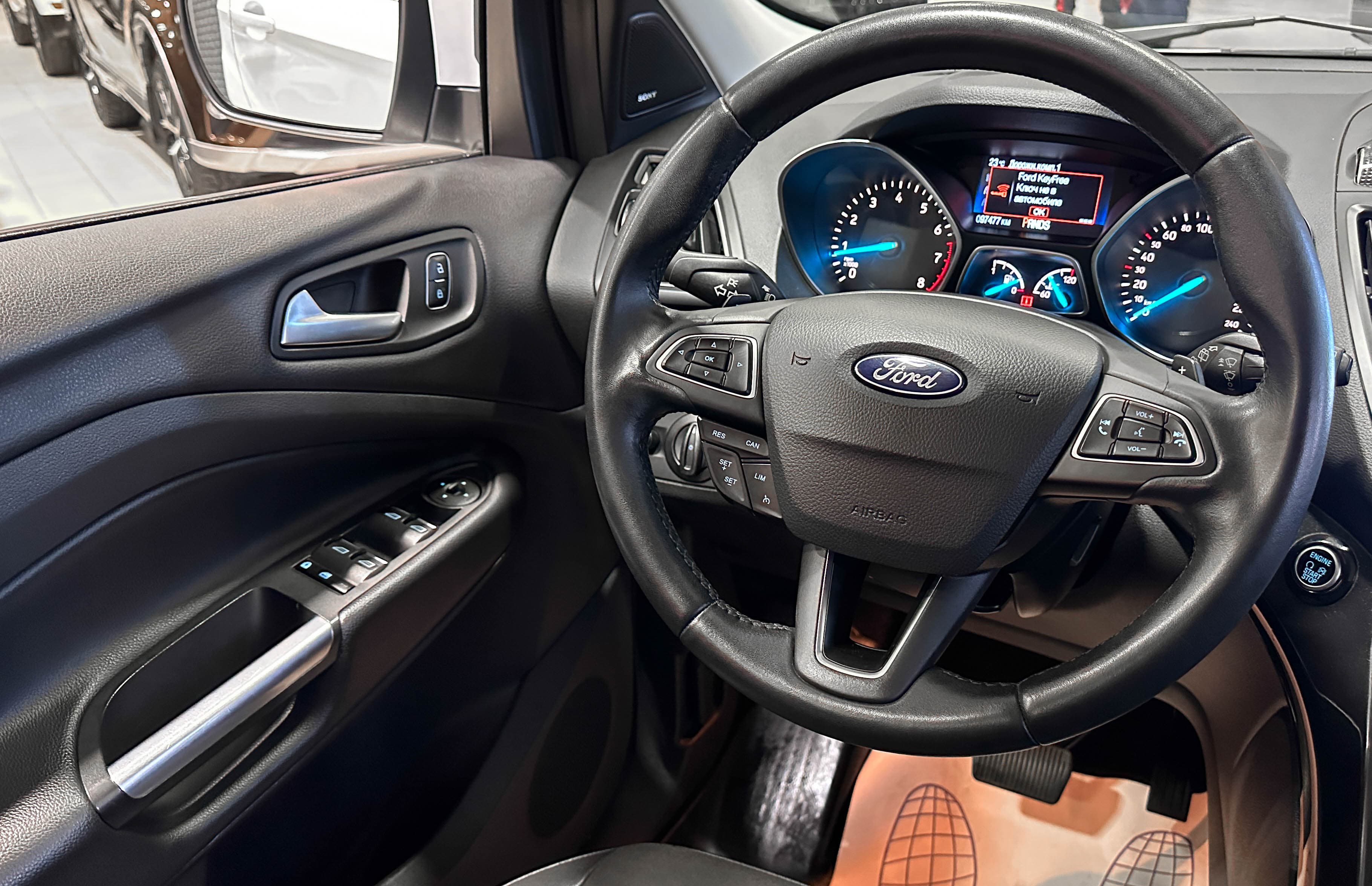 Ford Kuga - фото 24