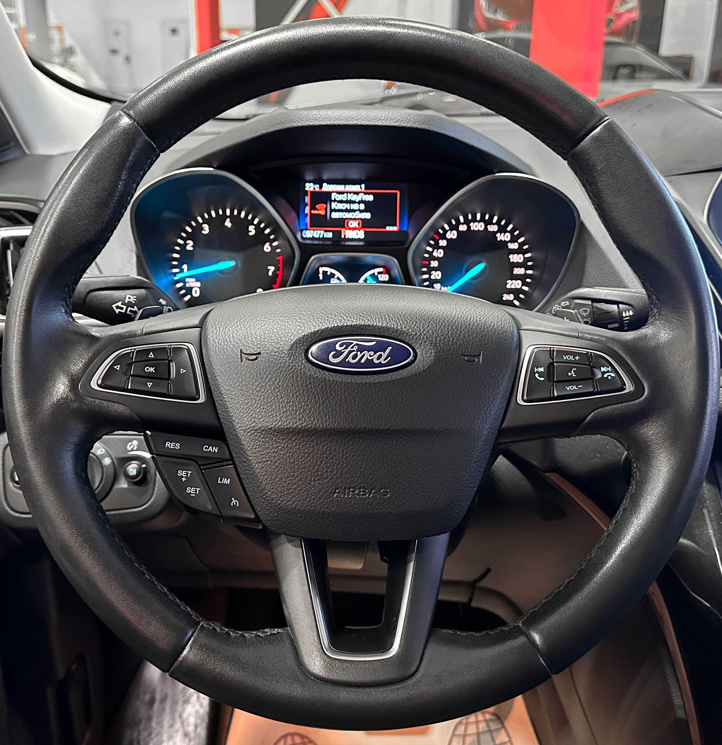 Ford Kuga - фото 29