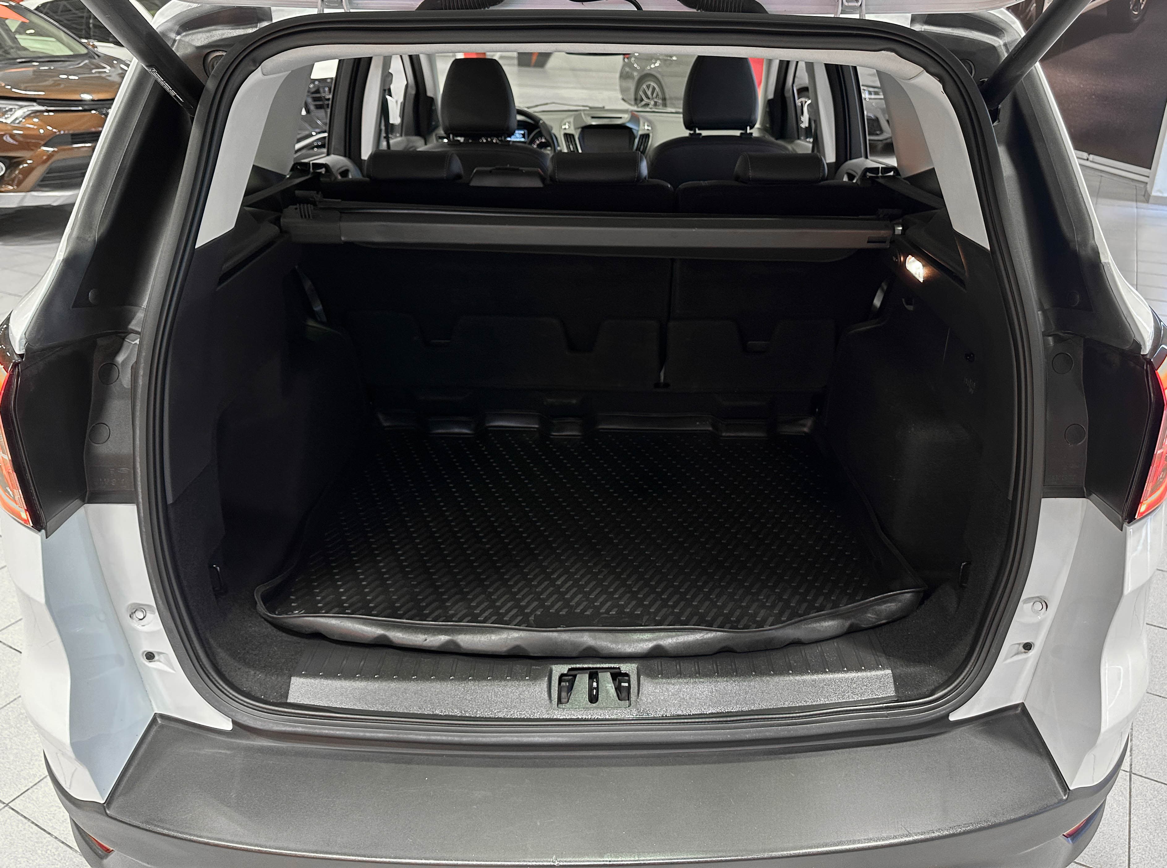 Ford Kuga - фото 13