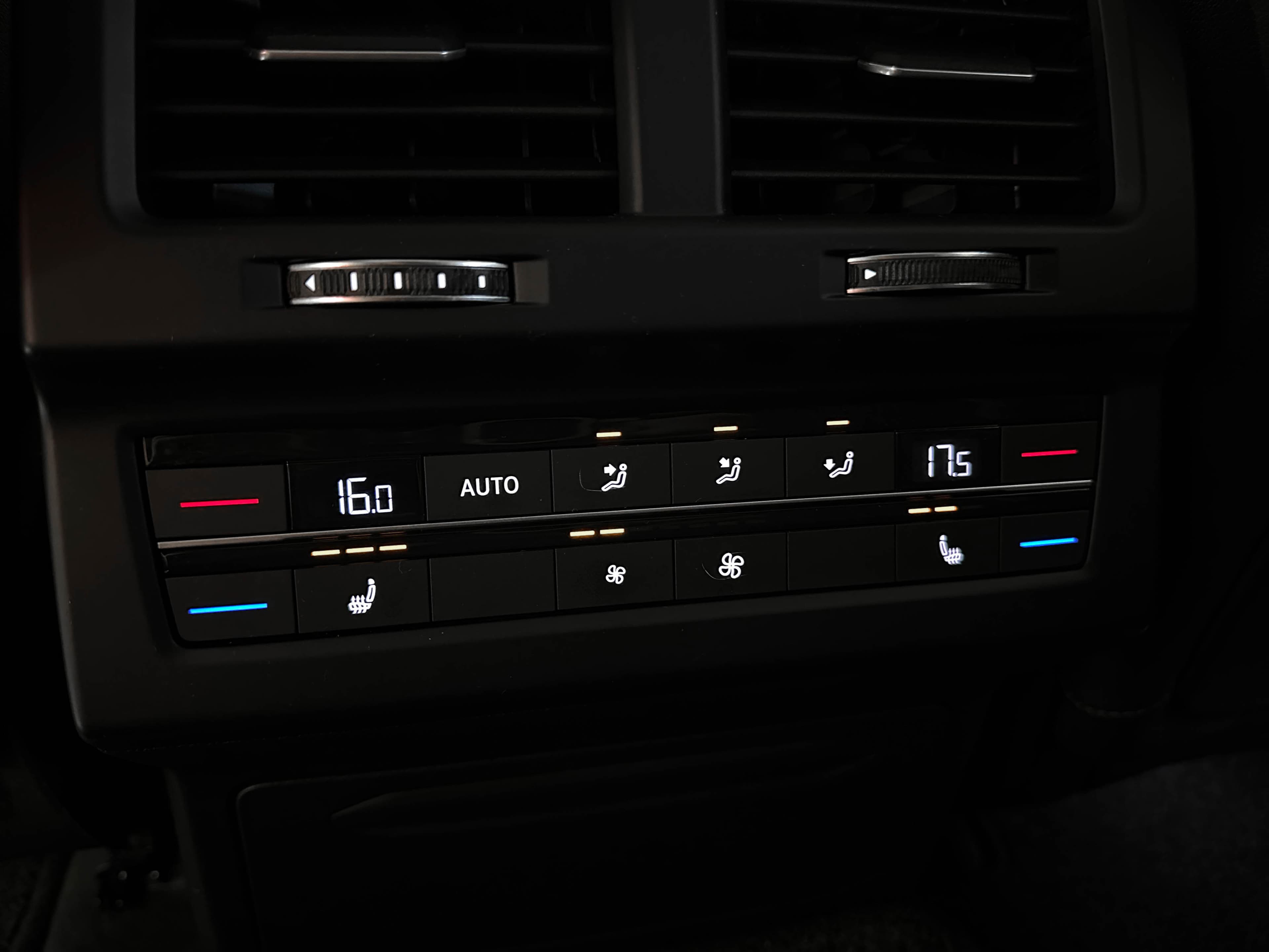 Volkswagen Touareg - фото 31