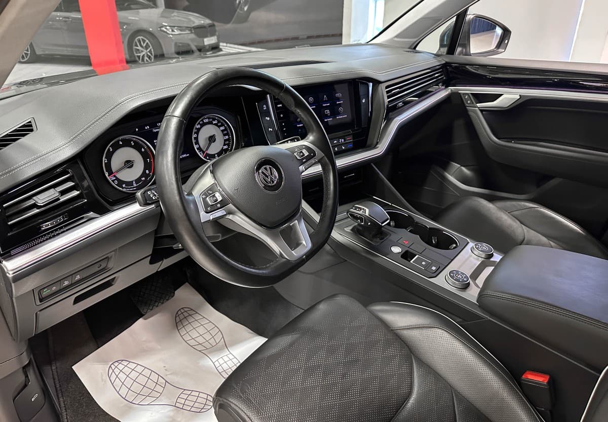 Volkswagen Touareg - фото 10
