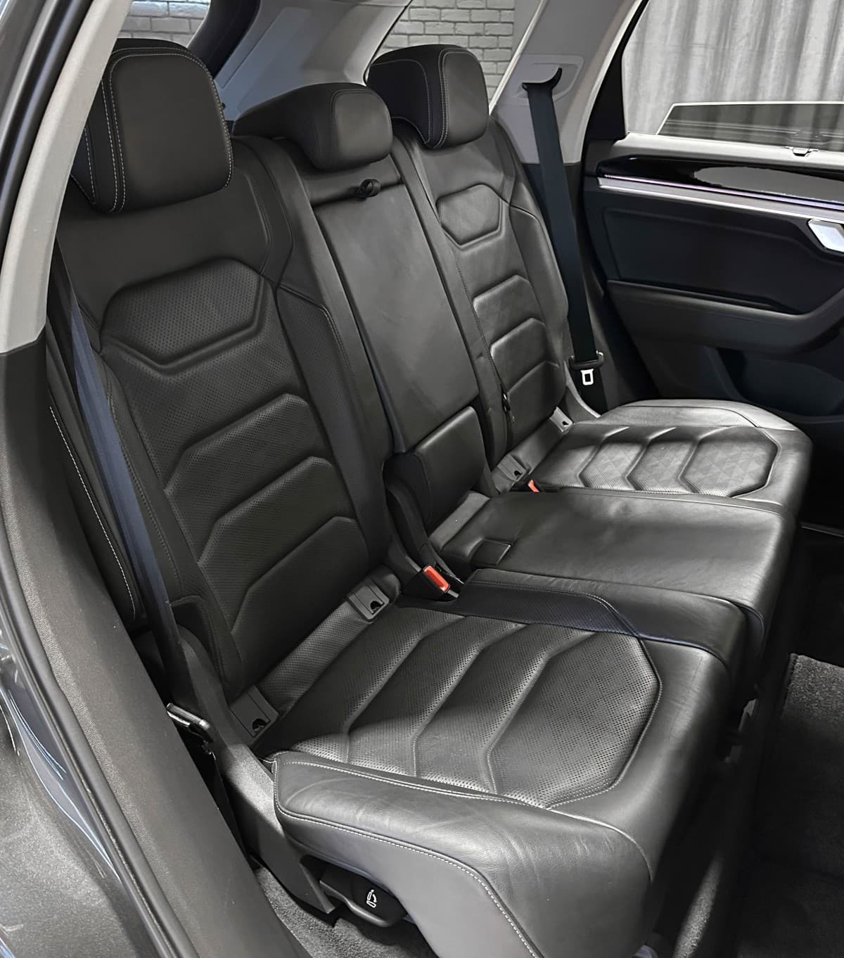 Volkswagen Touareg - фото 17
