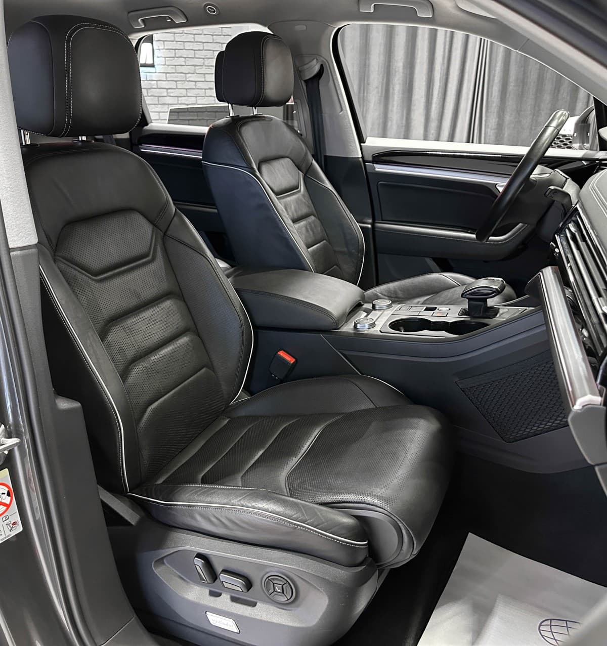 Volkswagen Touareg - фото 18