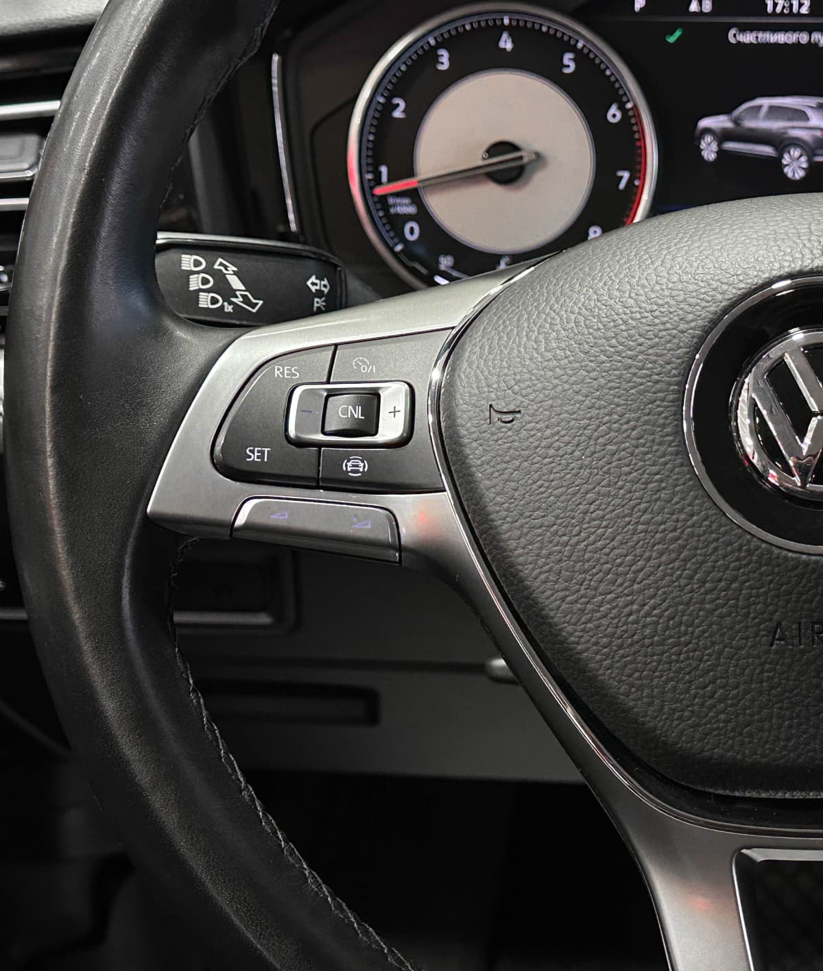 Volkswagen Touareg - фото 24
