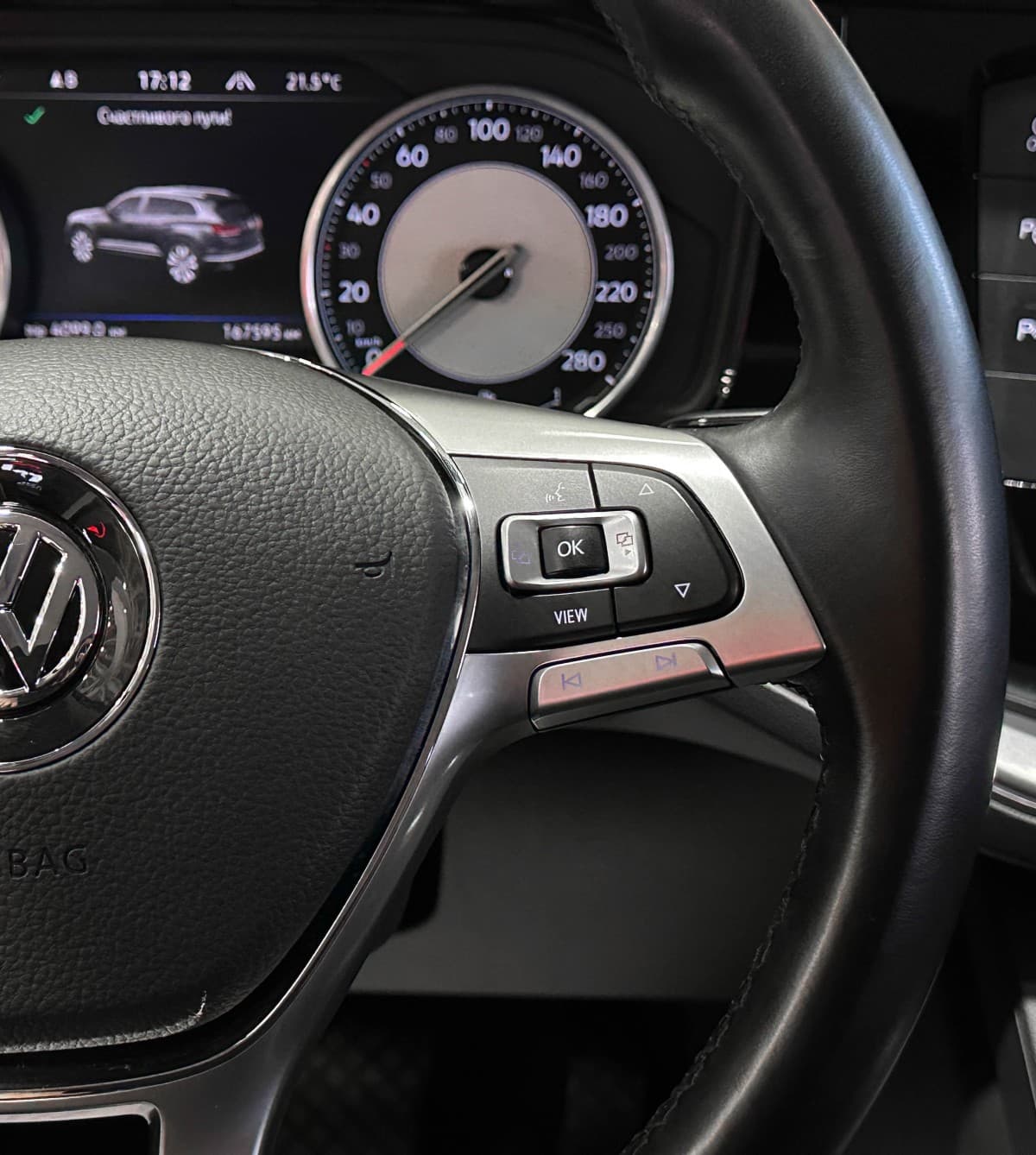 Volkswagen Touareg - фото 25