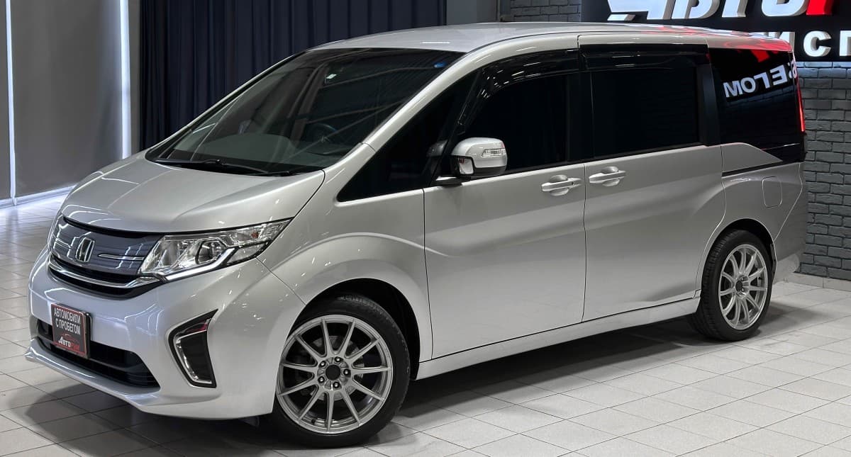 Honda Stepwgn - фото 2