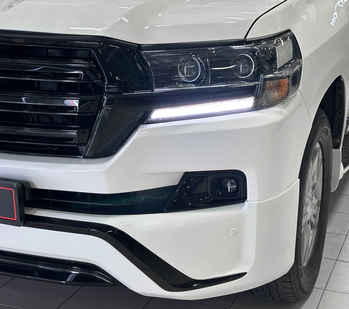 Toyota Land Cruiser 200 - 4
