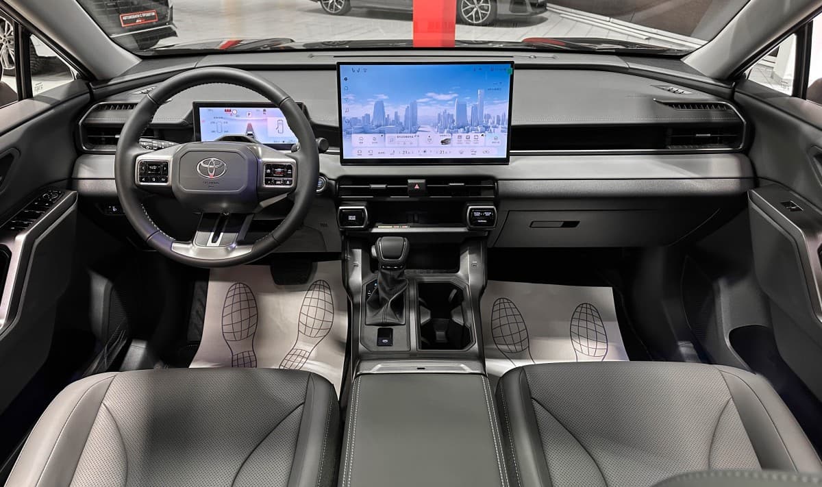 Toyota RAV4 - фото 26