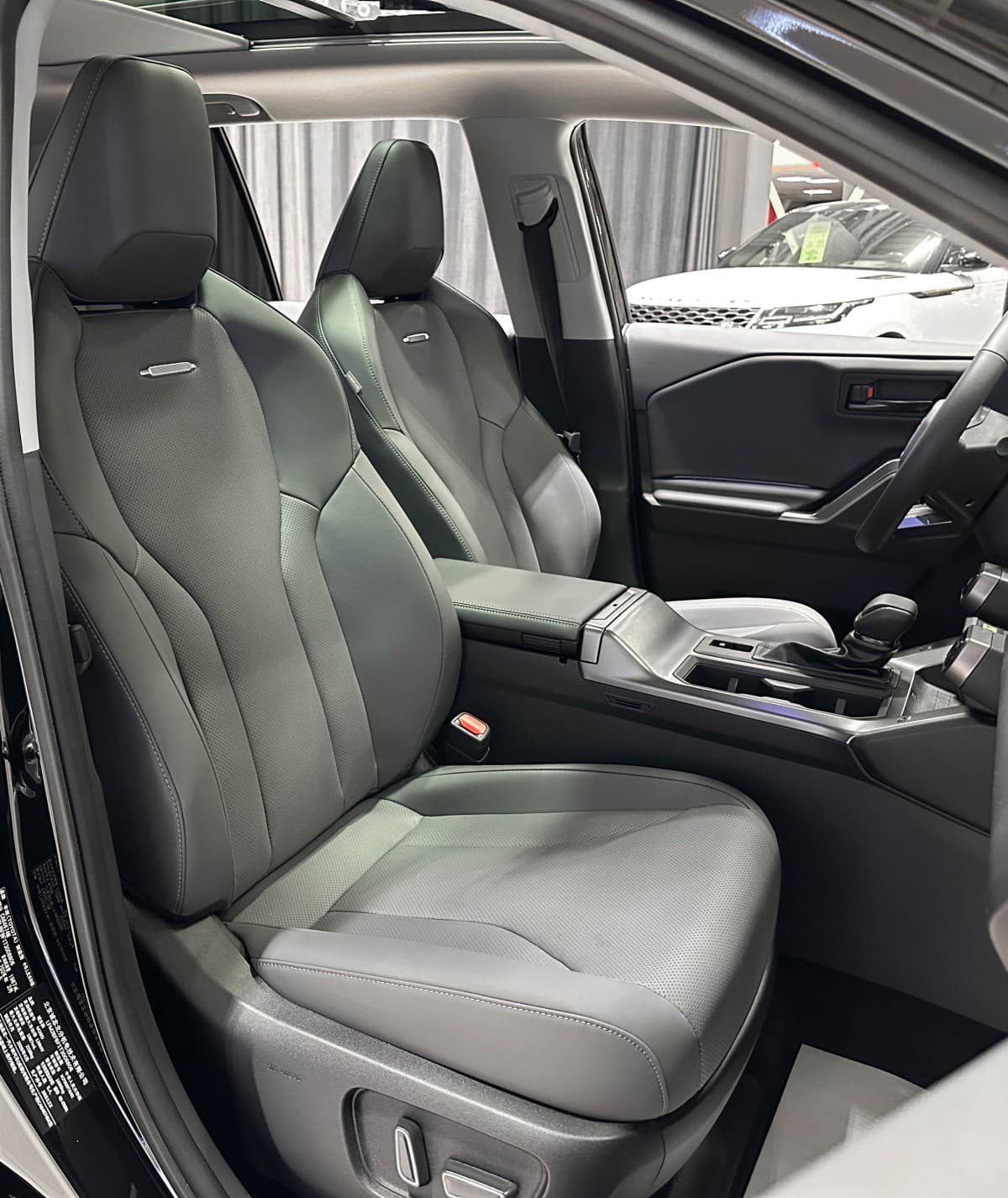Toyota RAV4 - фото 16