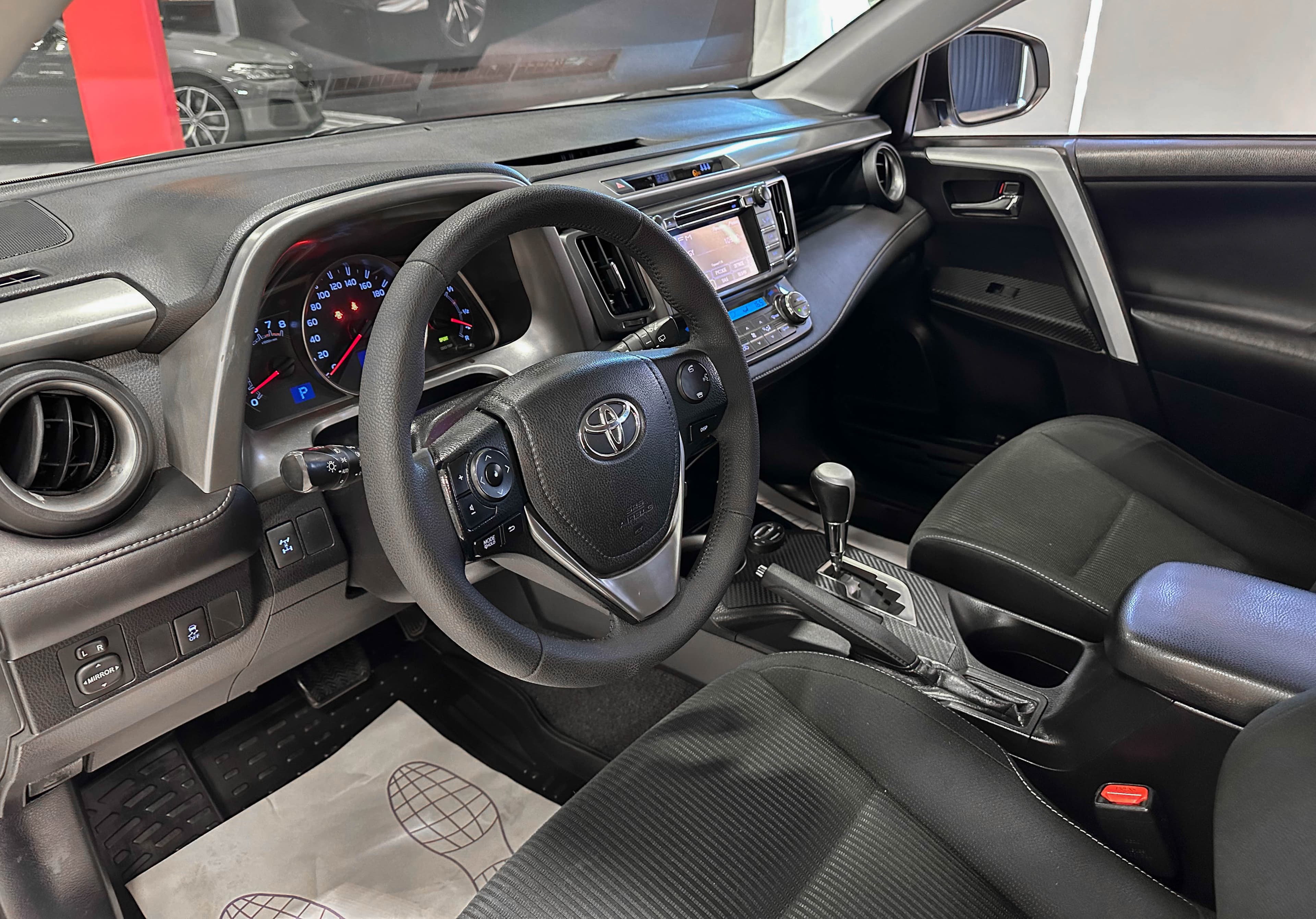 Toyota RAV4 - фото 10