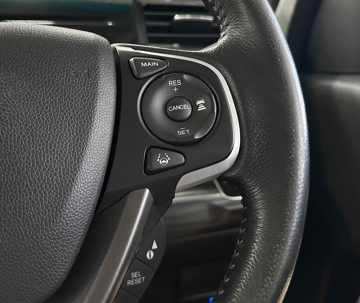 Honda Stepwgn Spada - фото 22