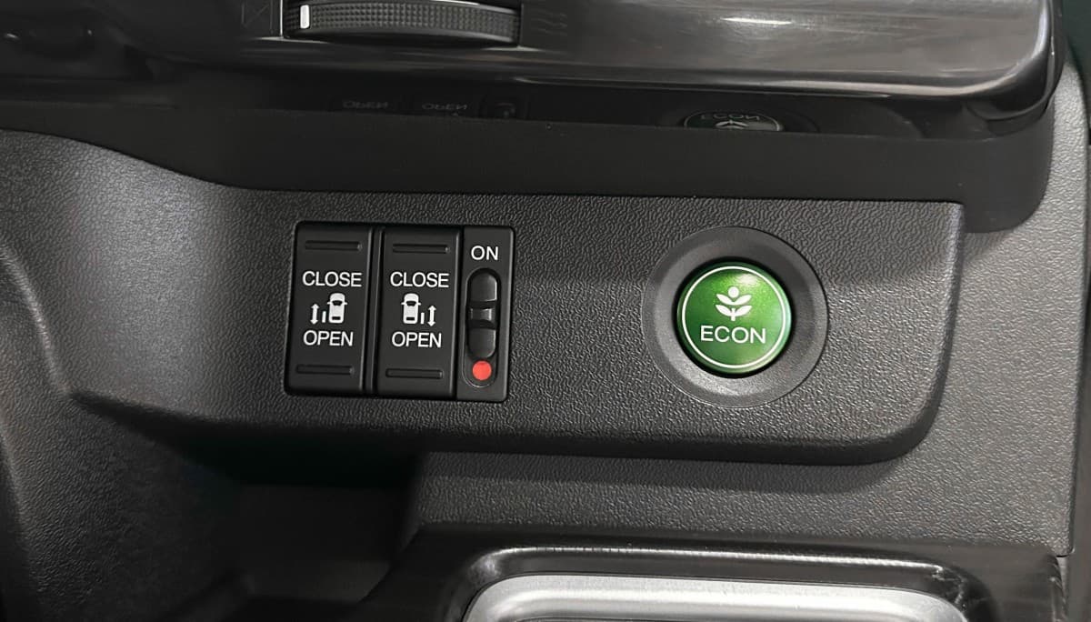 Honda Stepwgn Spada - фото 24