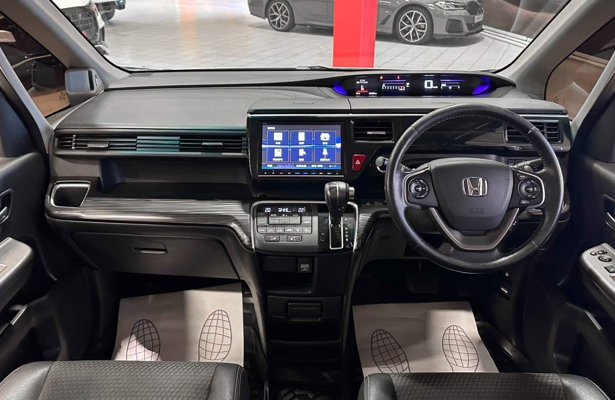 Honda Stepwgn Spada - фото 30
