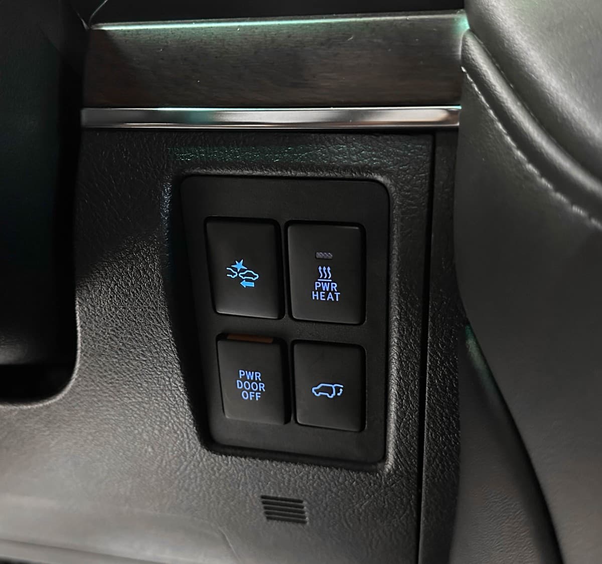 Toyota Land Cruiser 200 - фото 24