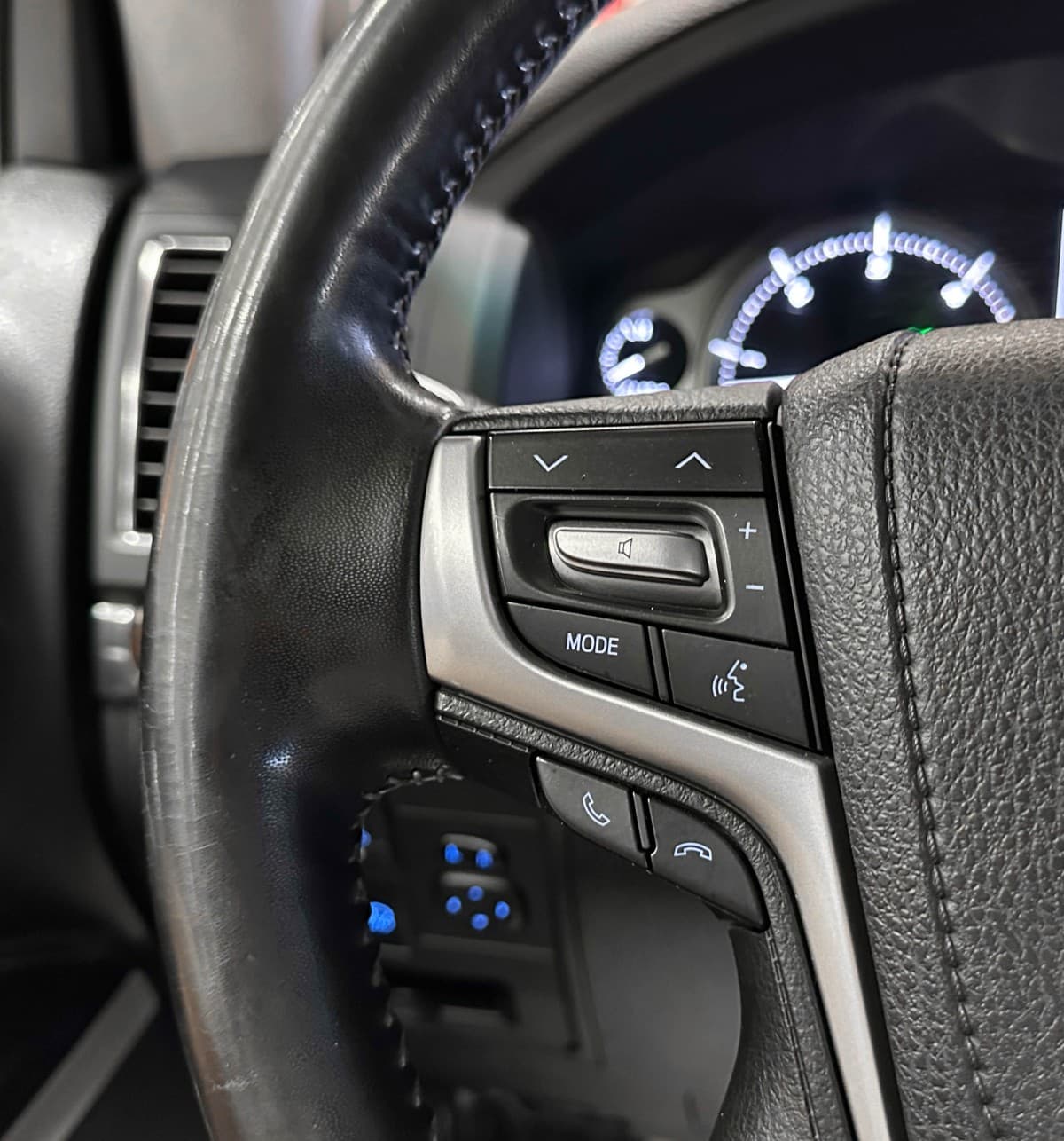 Toyota Land Cruiser 200 - фото 20