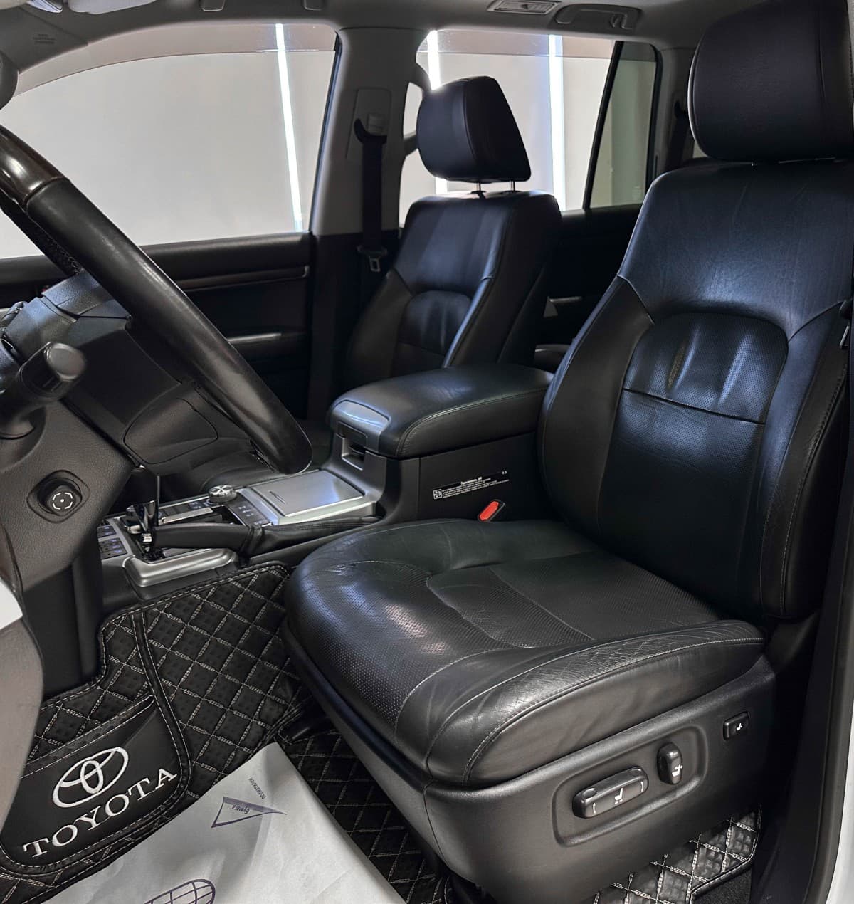 Toyota Land Cruiser 200 - фото 12