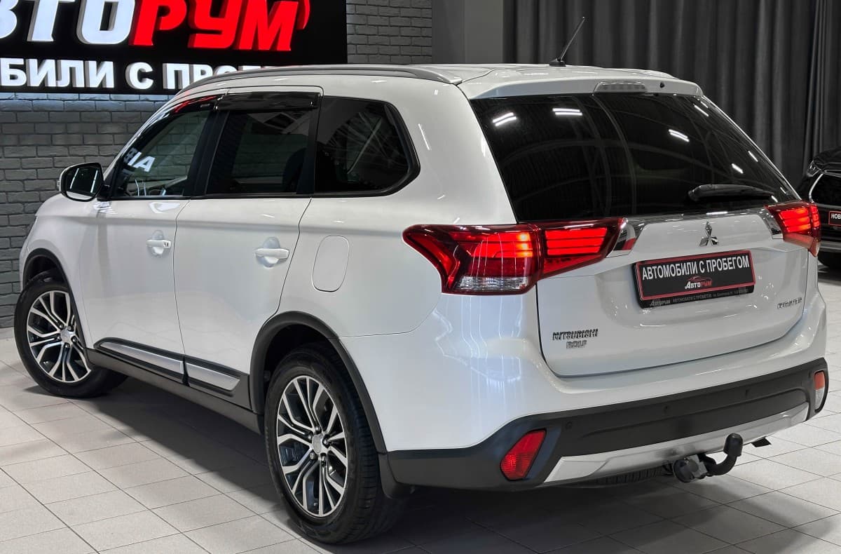 Mitsubishi Outlander - фото 9