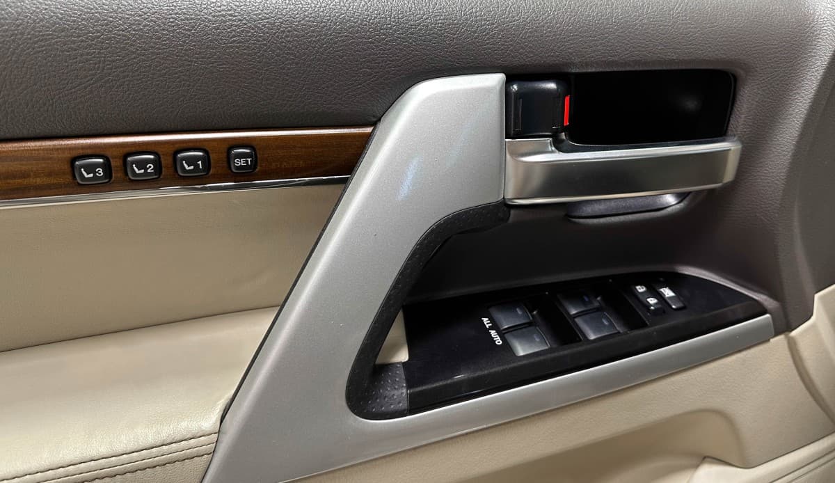 Toyota Land Cruiser 200 - фото 16