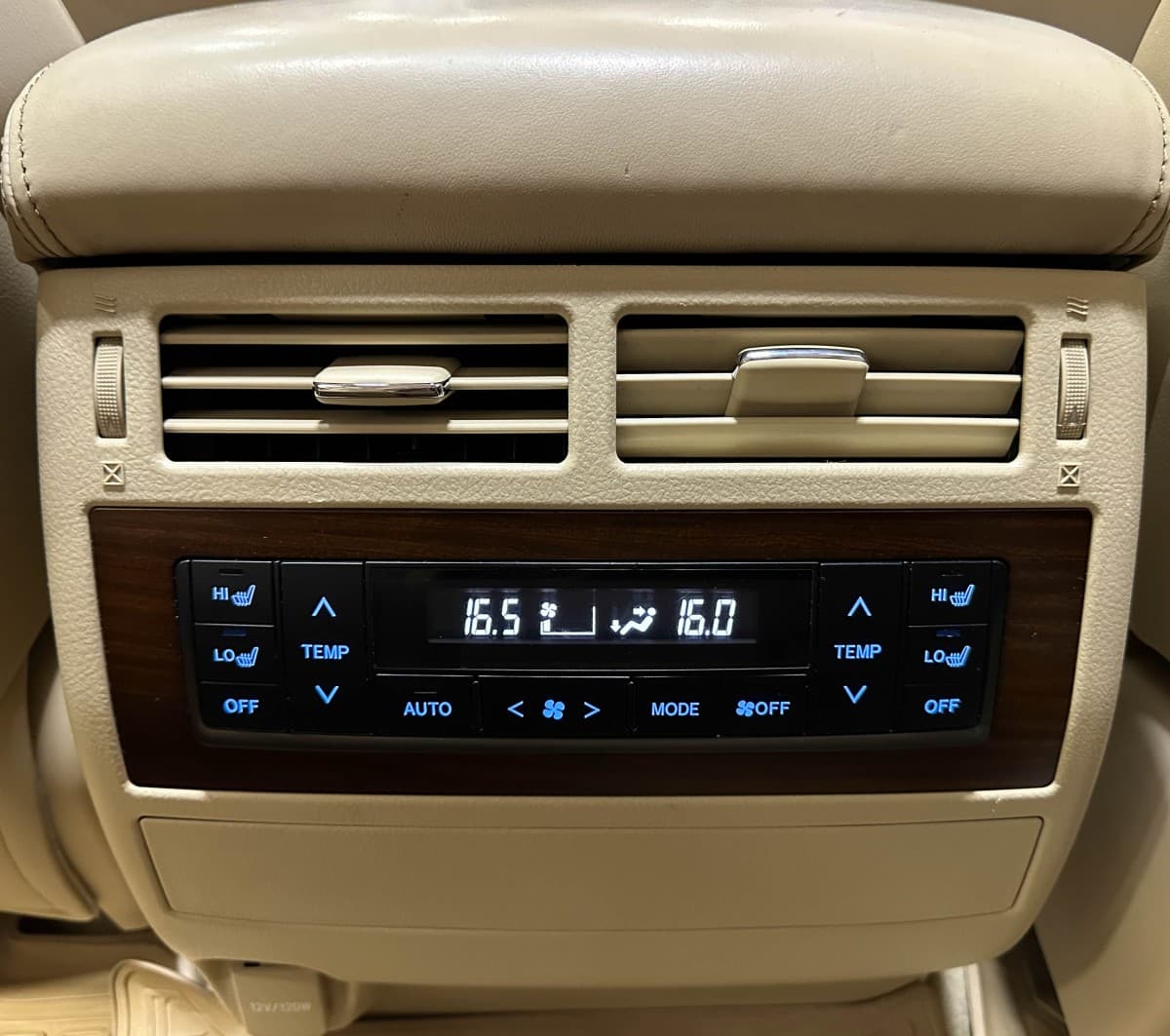 Toyota Land Cruiser 200 - фото 24