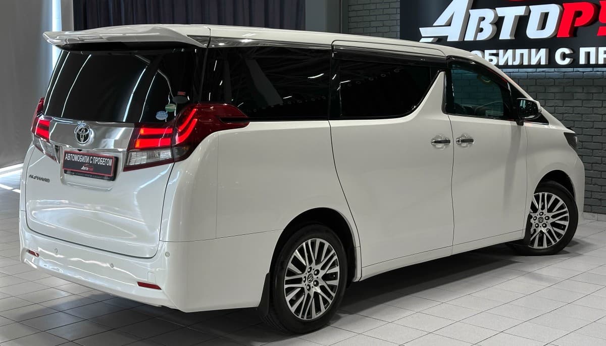 Toyota Alphard - фото 6