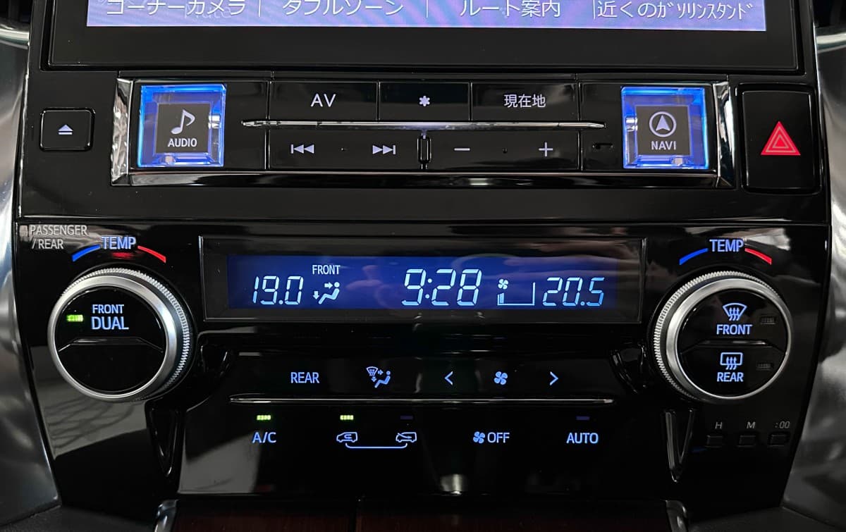 Toyota Alphard - фото 24