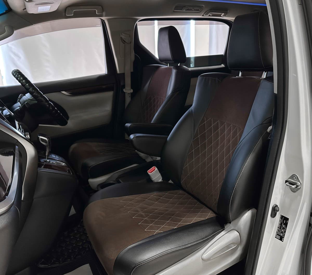 Toyota Alphard - фото 11