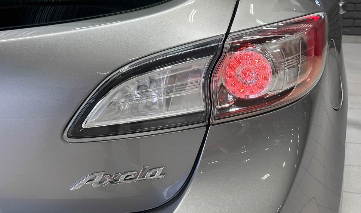 Mazda Axela - фото 8
