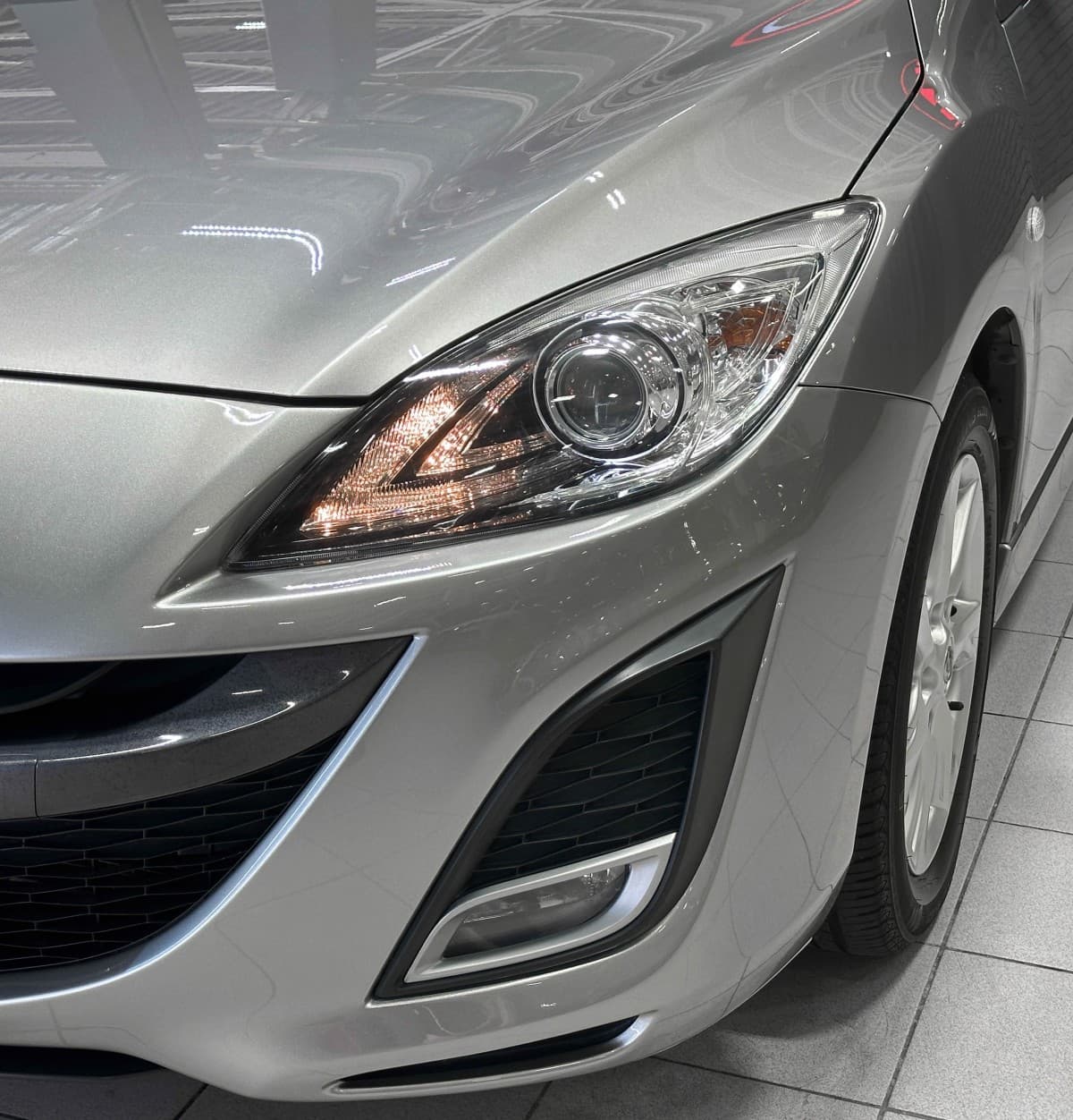 Mazda Axela - 4