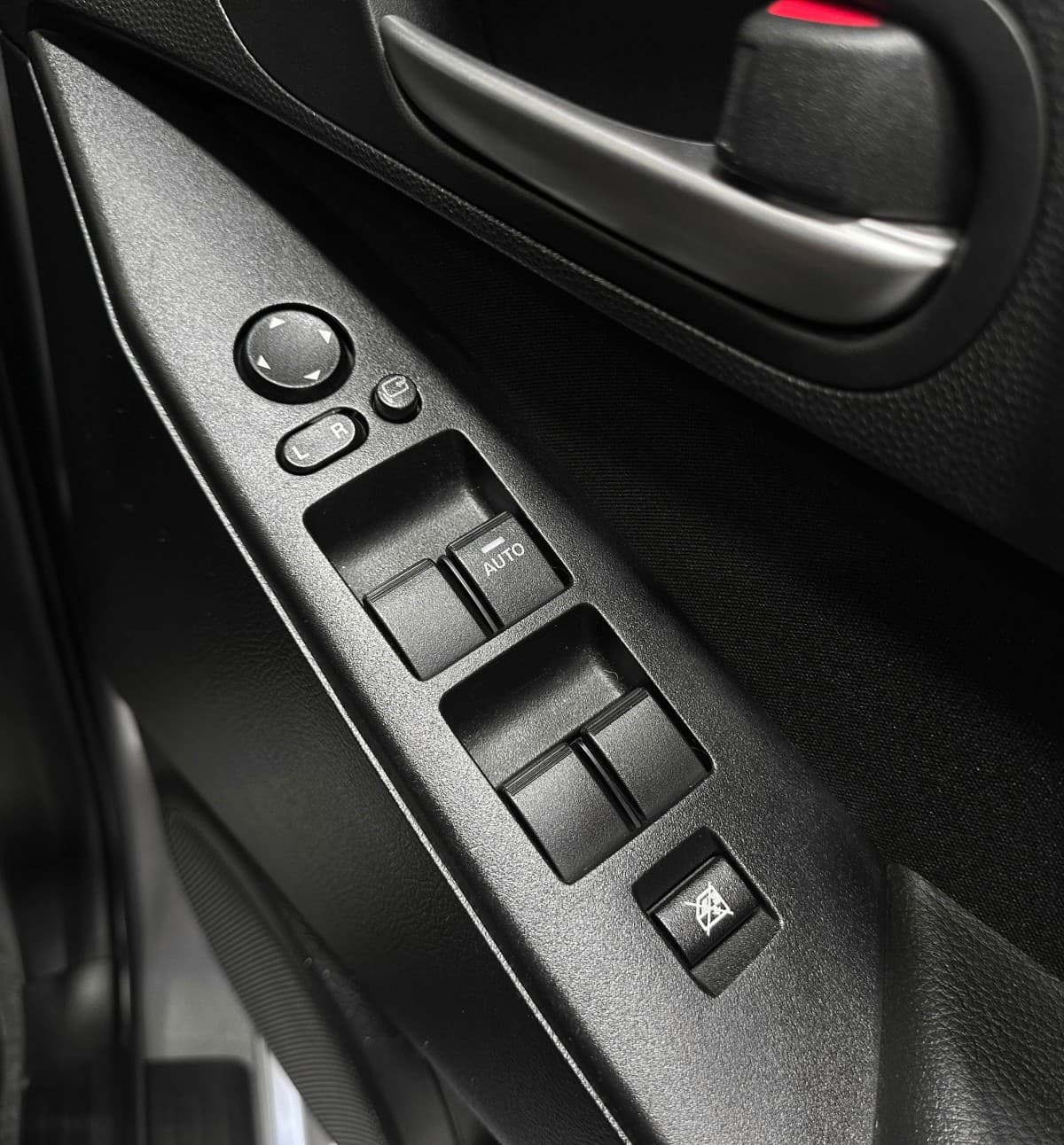 Mazda Axela - фото 17