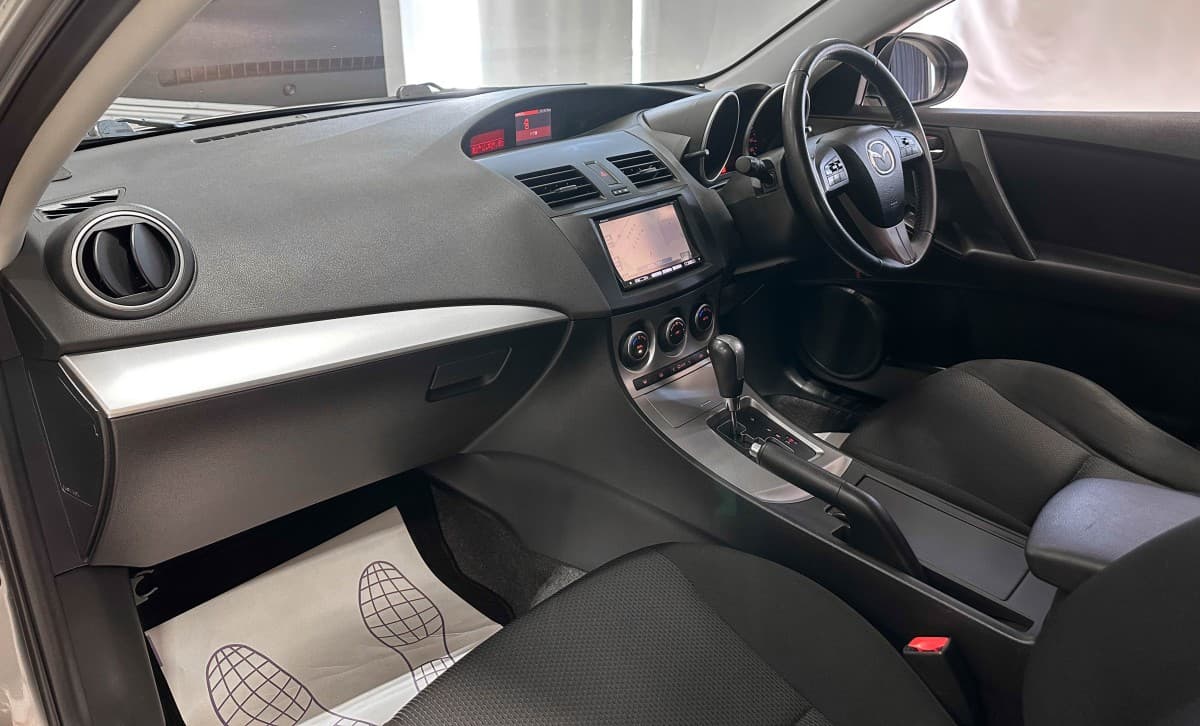 Mazda Axela - фото 10