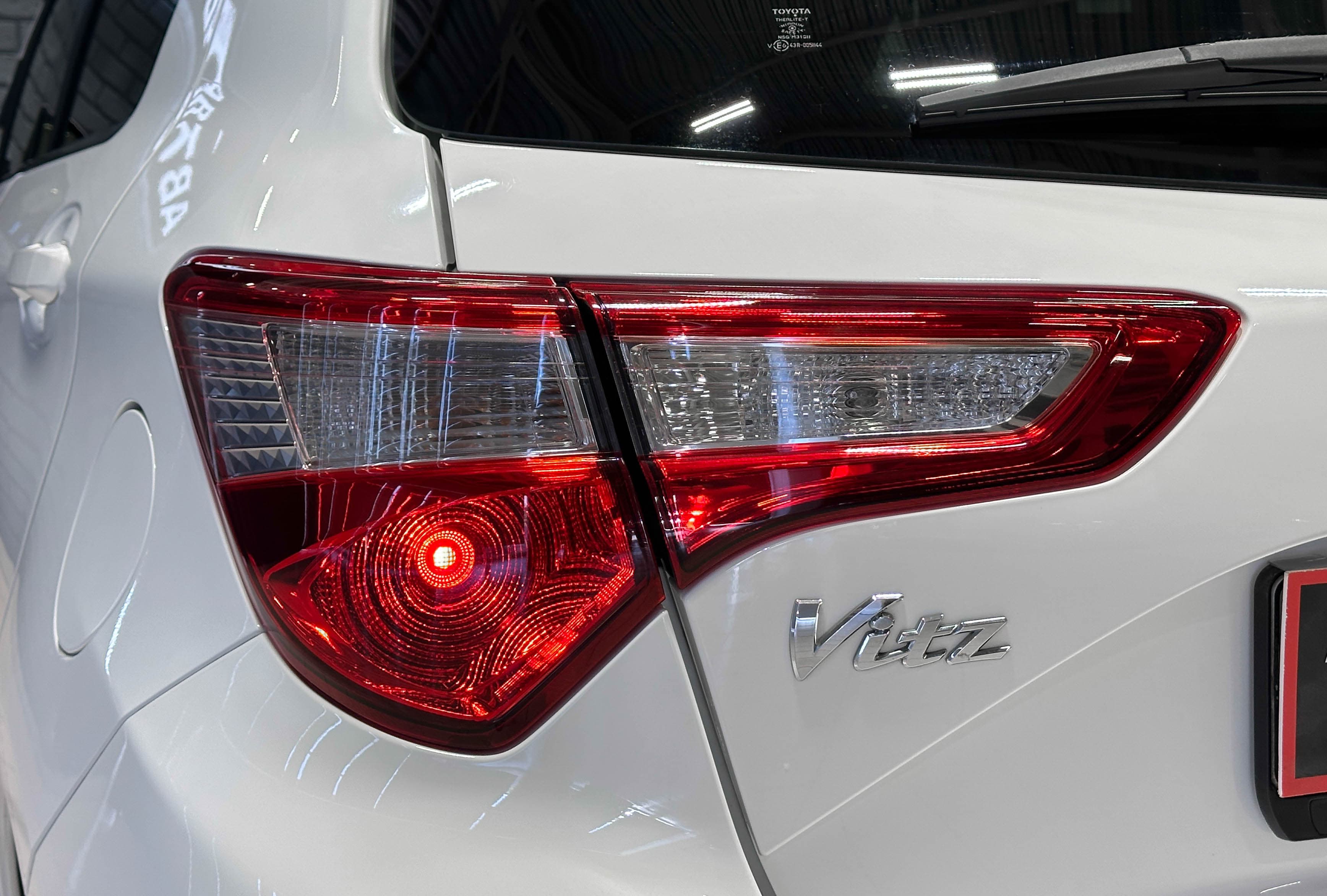 Toyota Vitz - фото 8