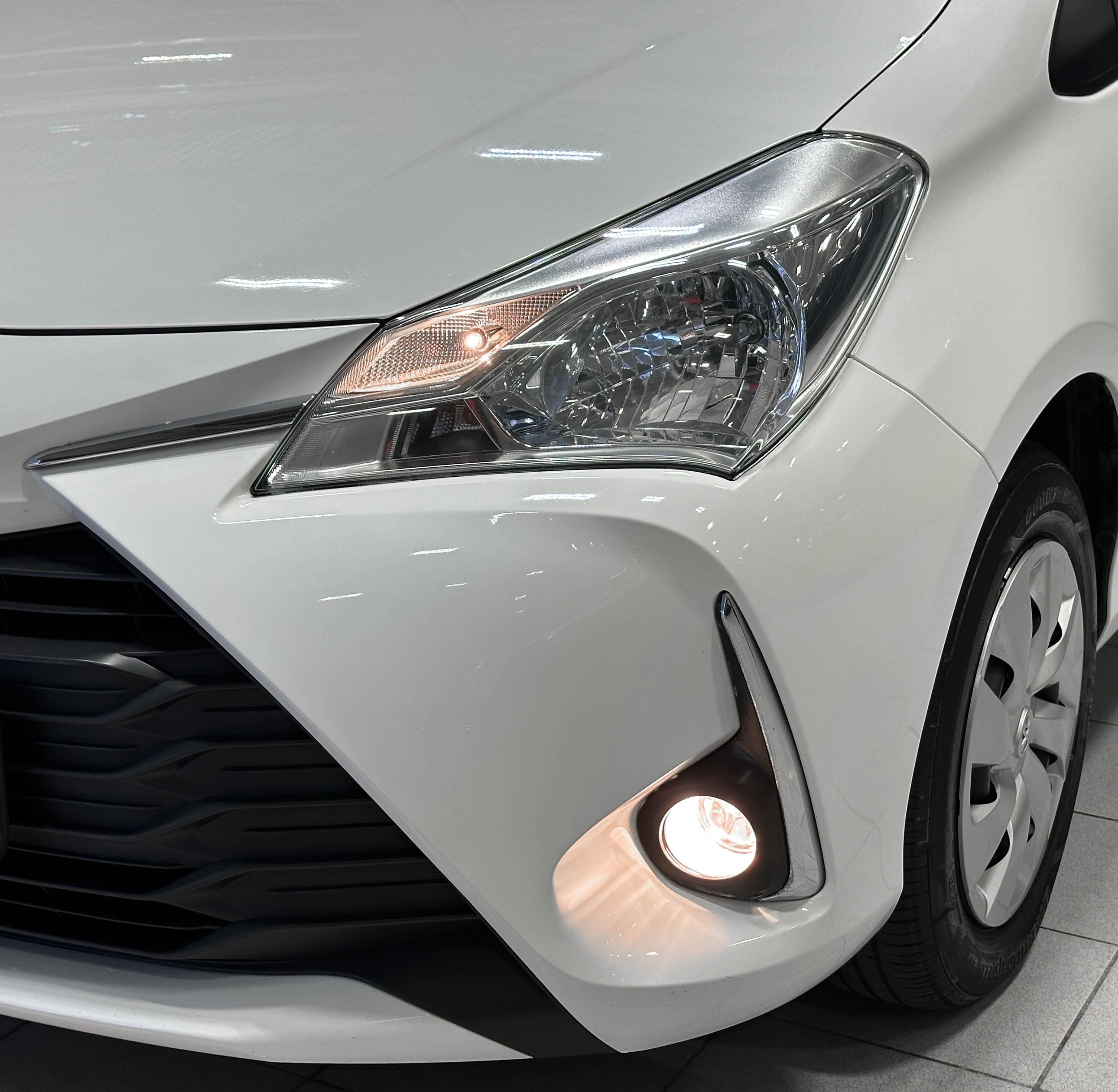Toyota Vitz - 4