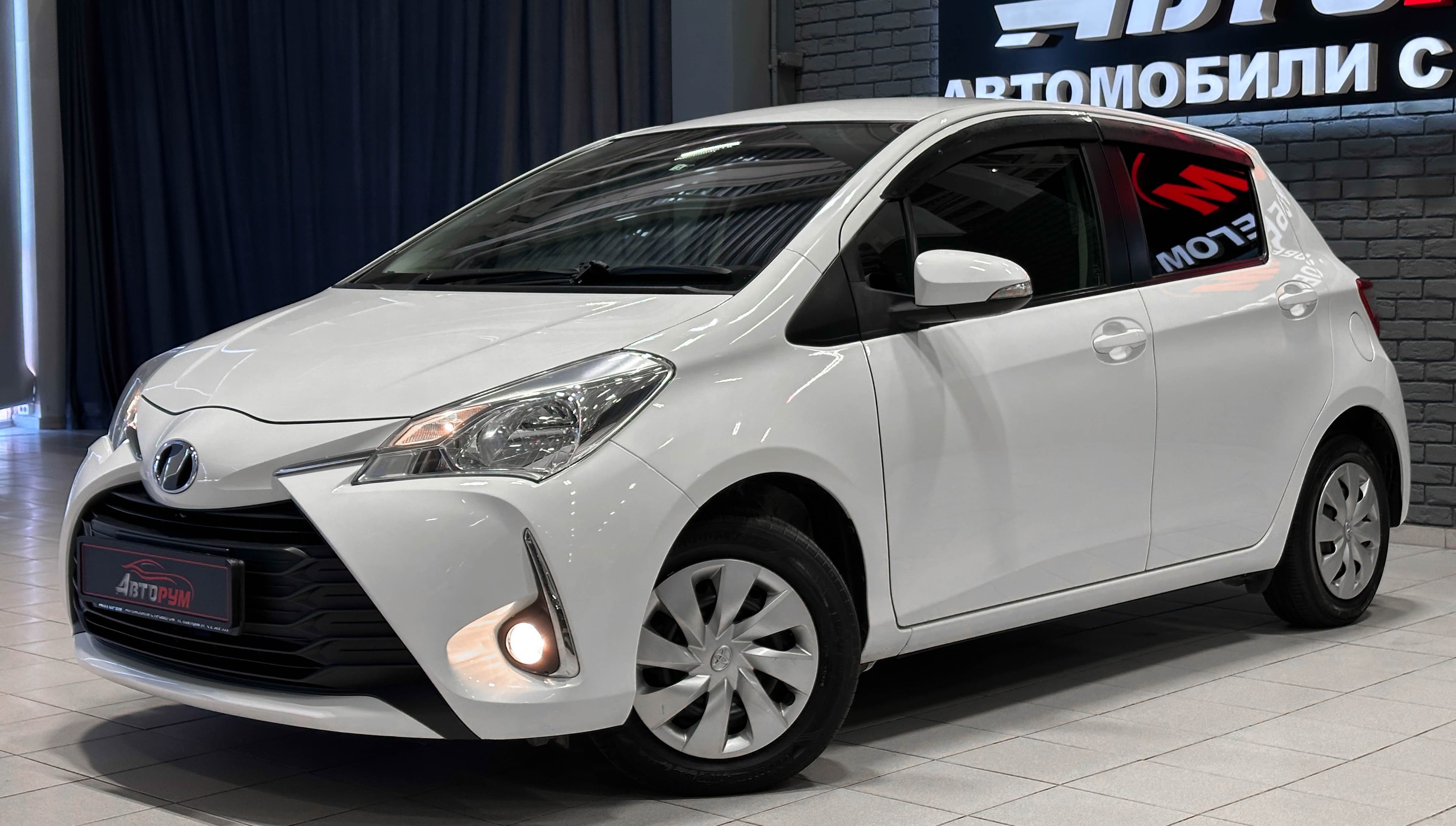 Toyota Vitz - 2