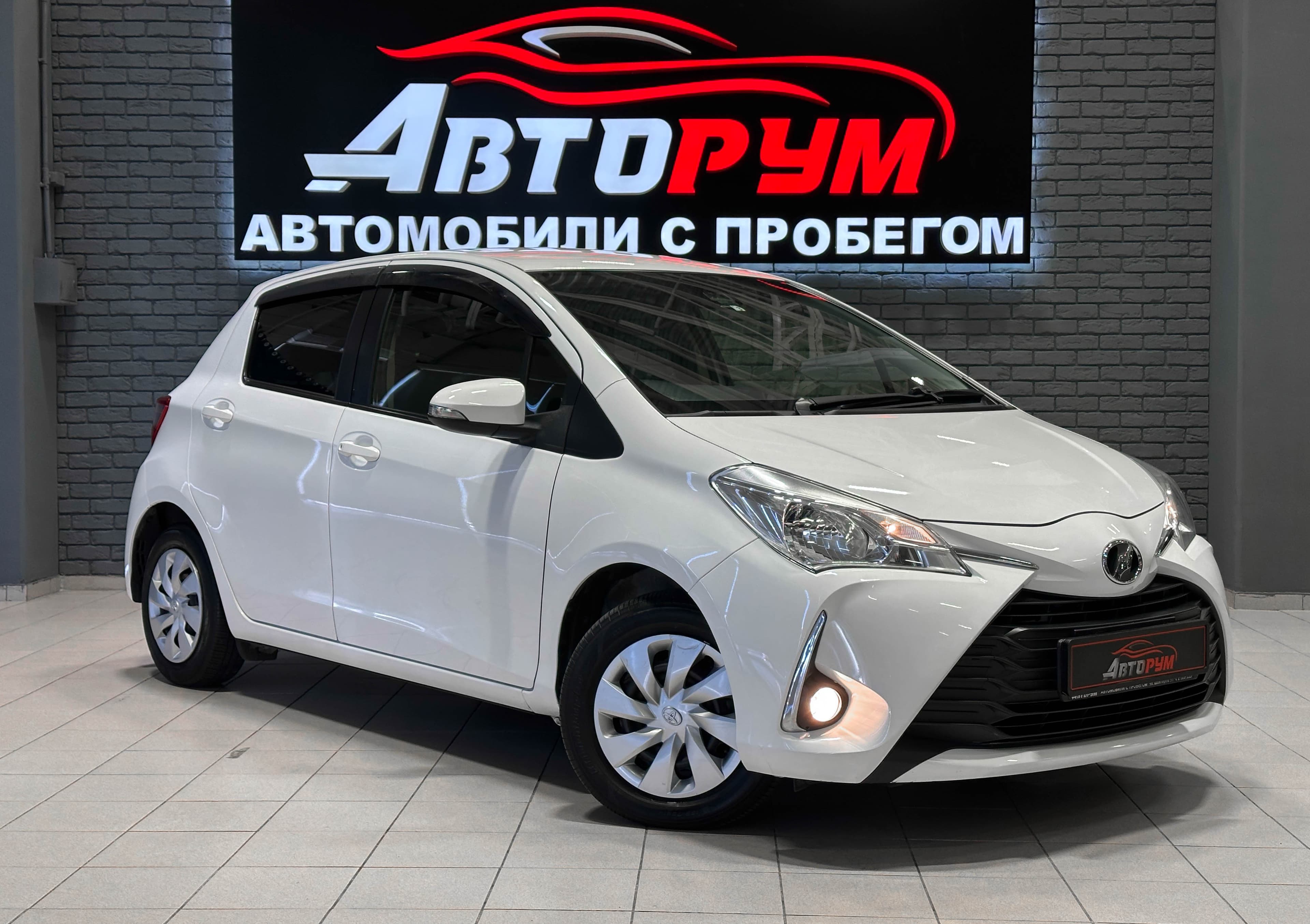 Toyota Vitz - 1