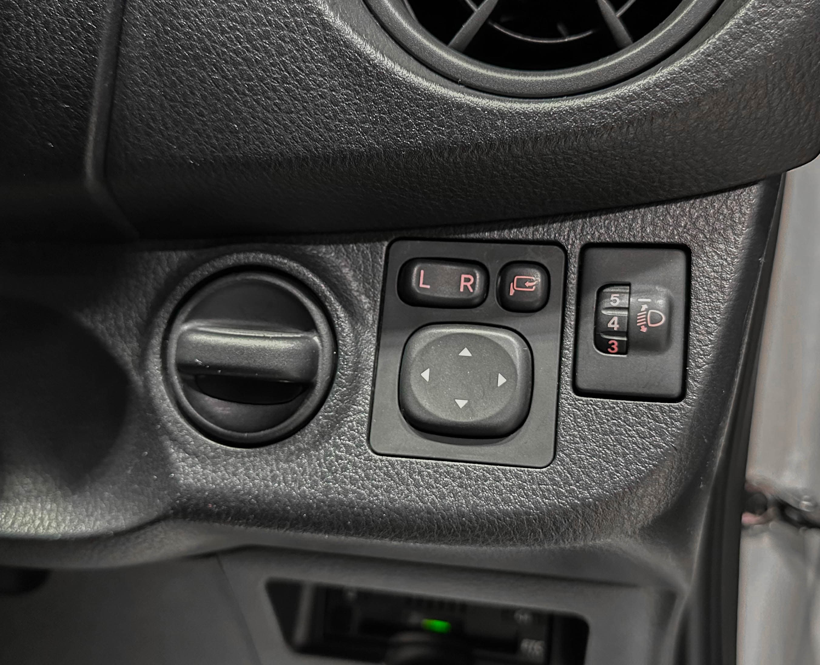 Toyota Vitz - фото 23