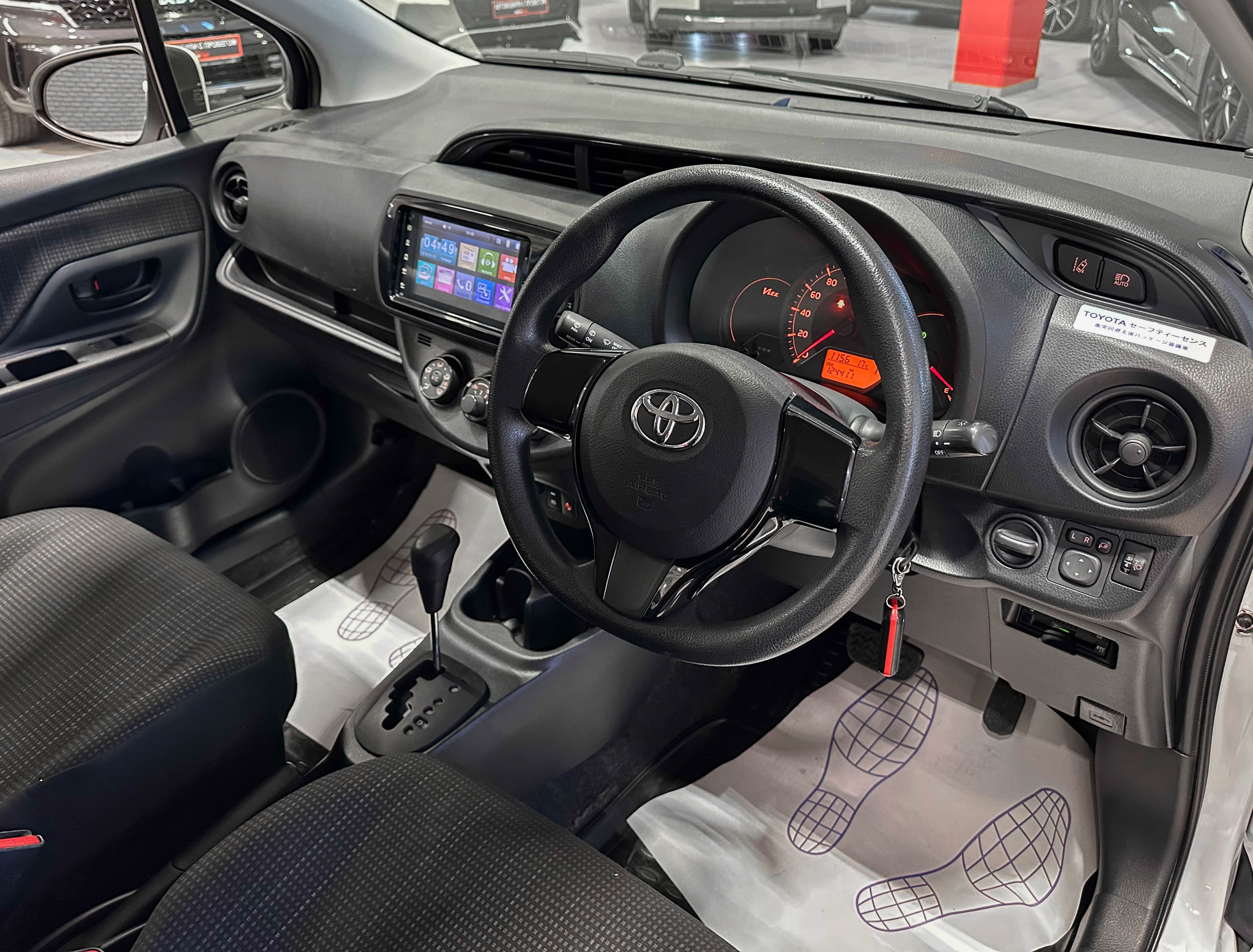 Toyota Vitz - фото 10