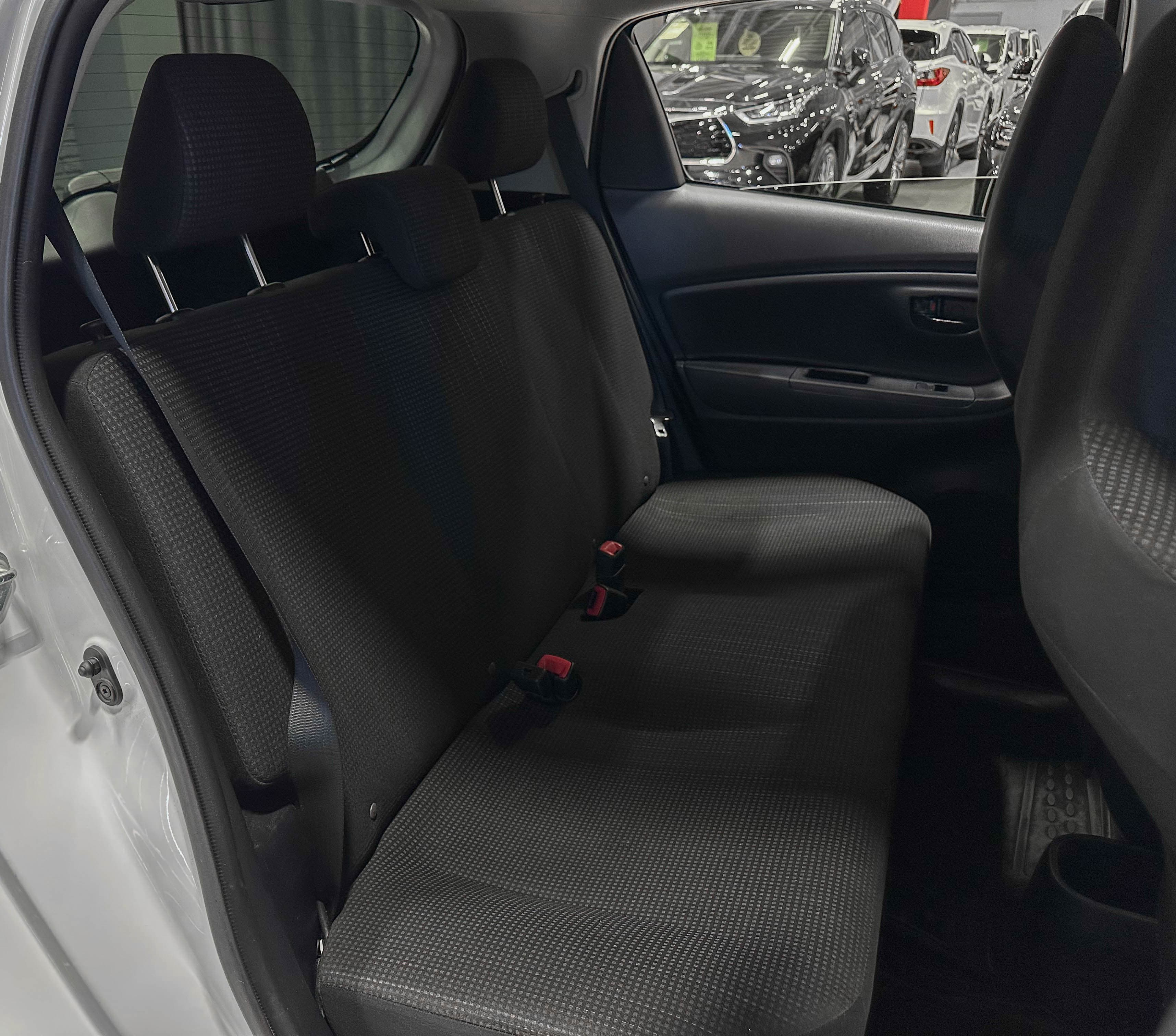 Toyota Vitz - фото 12