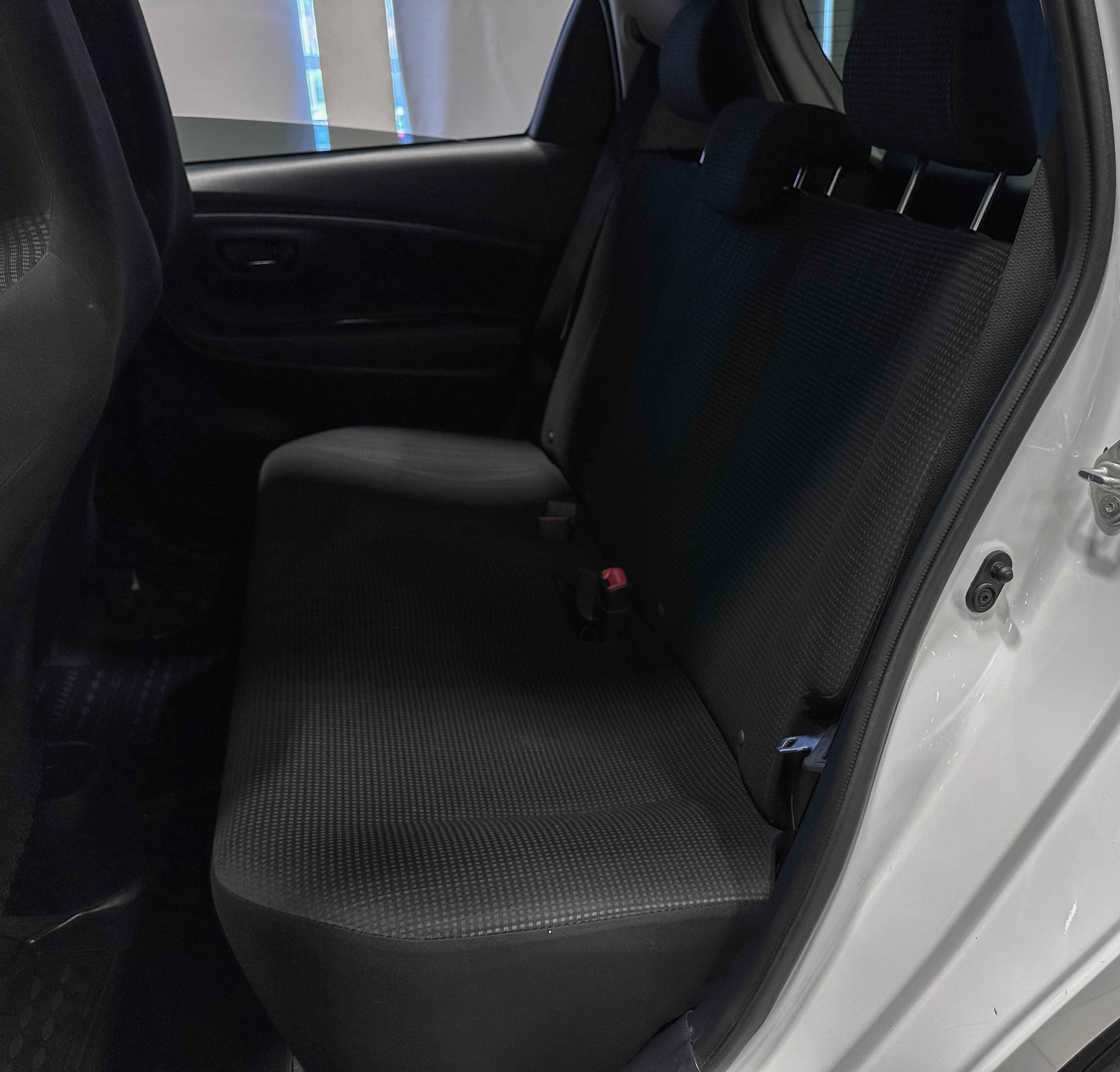 Toyota Vitz - фото 14