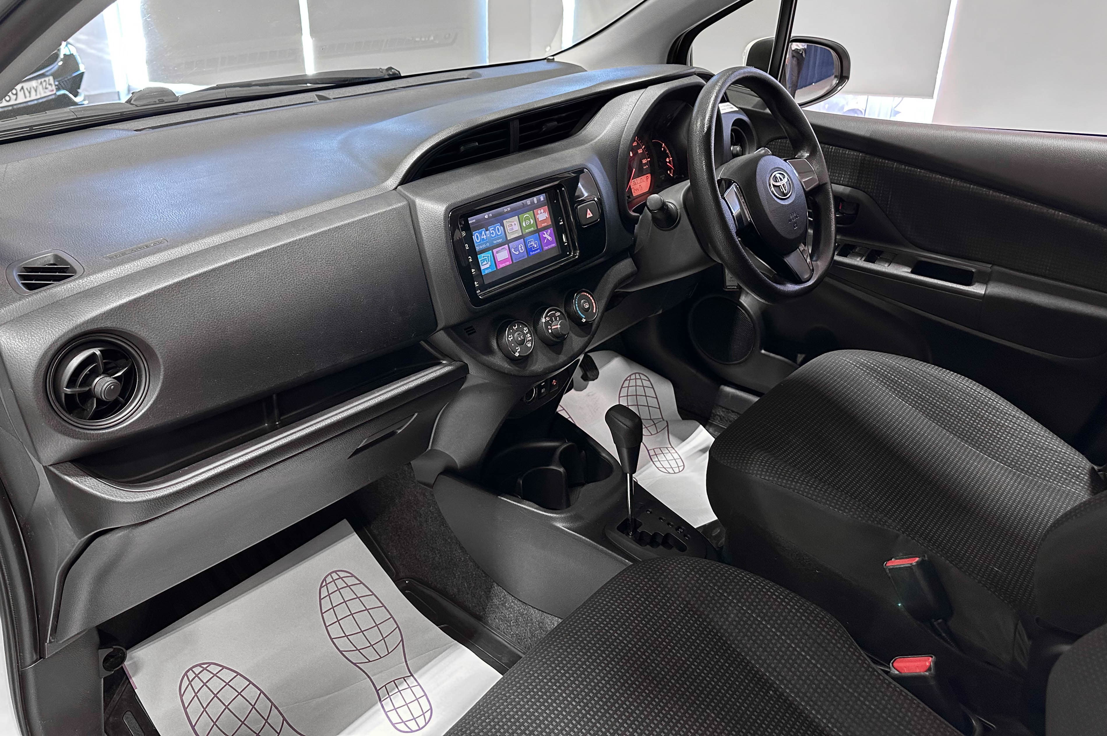 Toyota Vitz - фото 16