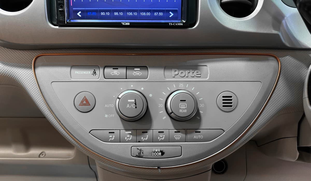 Toyota Porte - фото 17