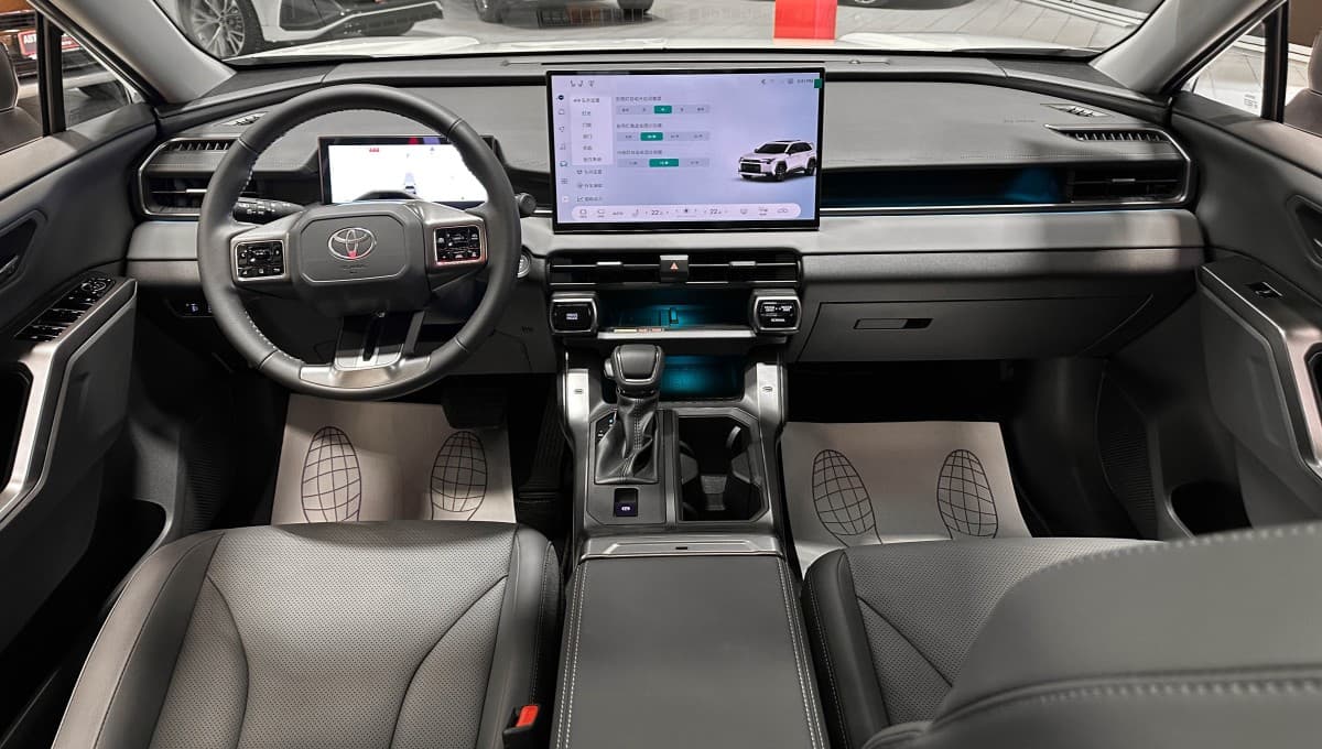 Toyota RAV4 - фото 32