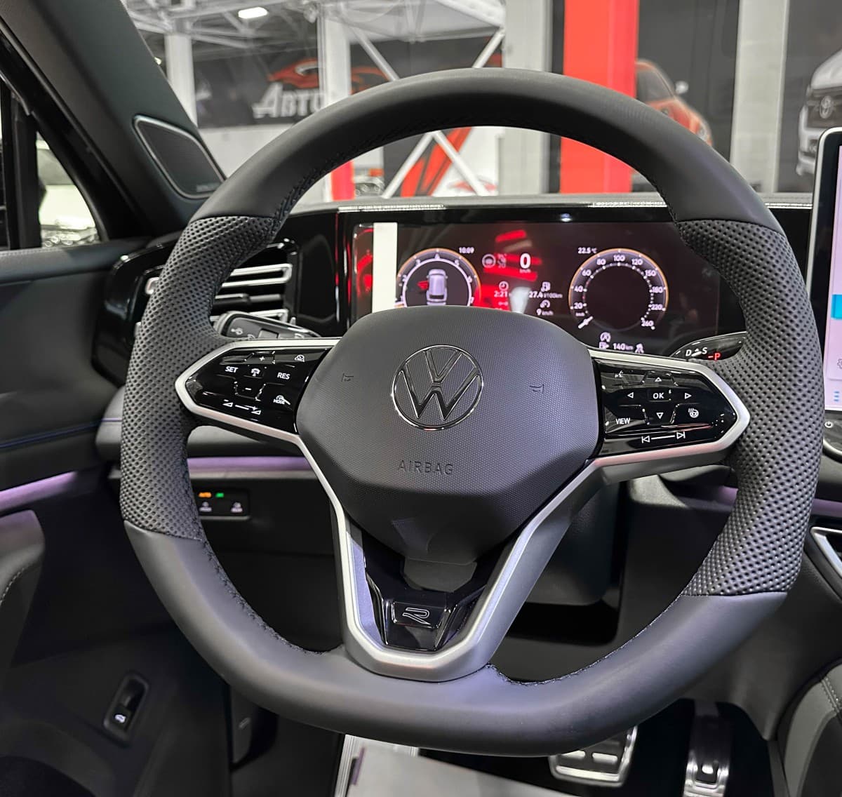 Volkswagen Tiguan L - фото 28