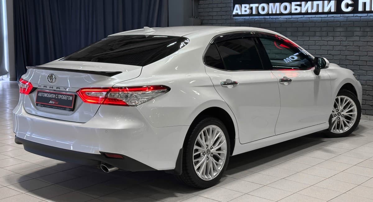 Toyota Camry - фото 6