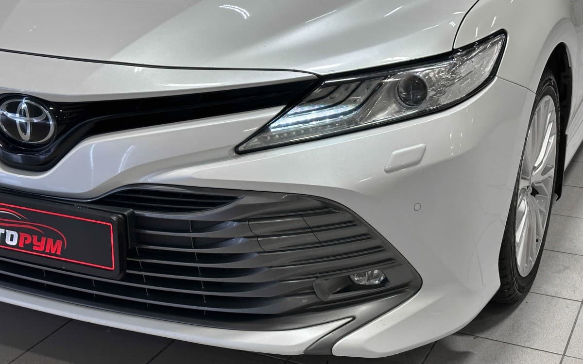 Toyota Camry - фото 4