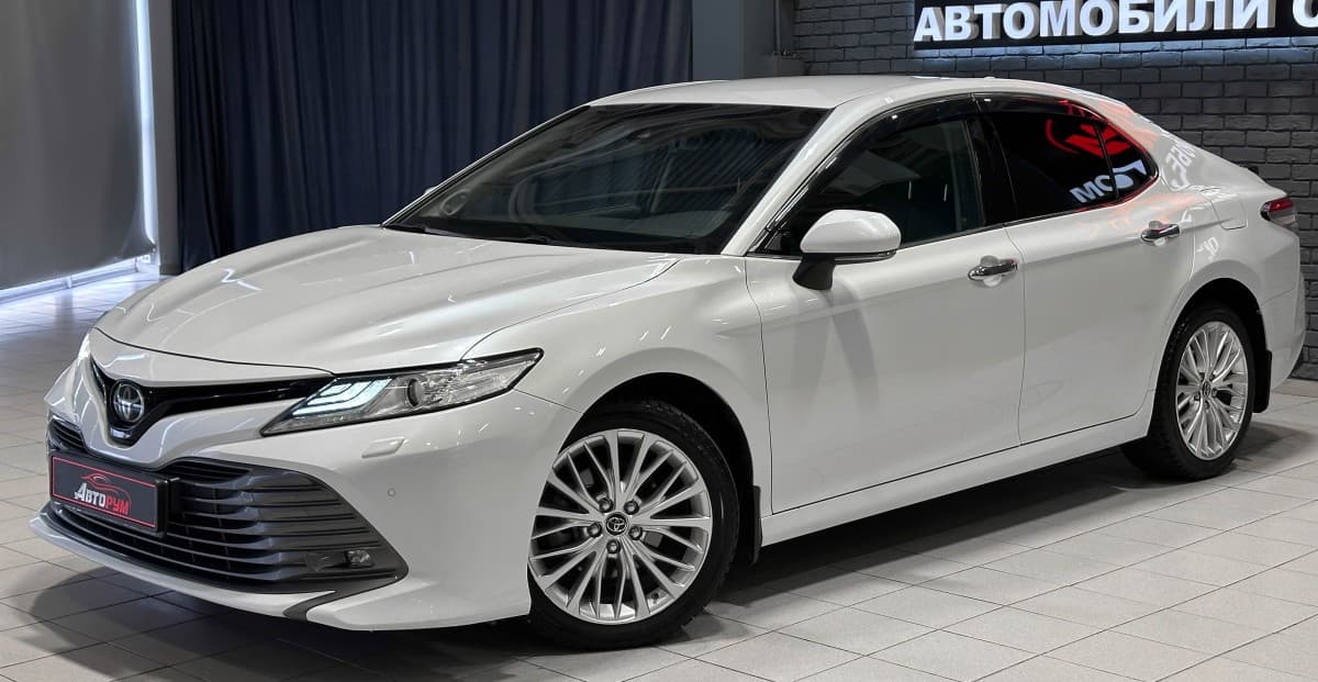 Toyota Camry - фото 2