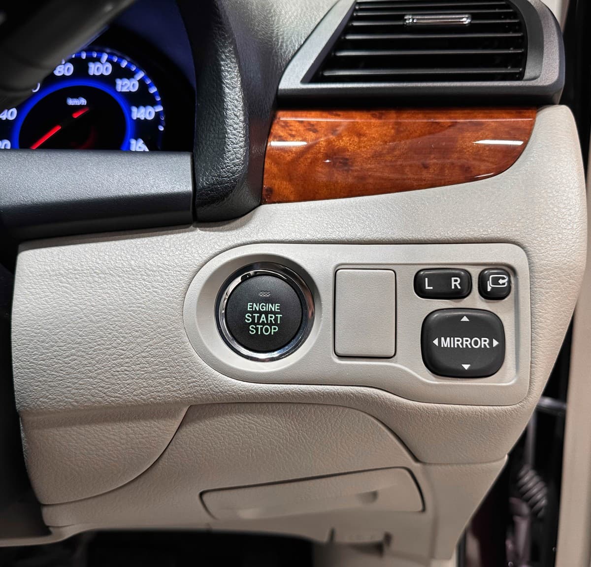 Toyota Premio - фото 18