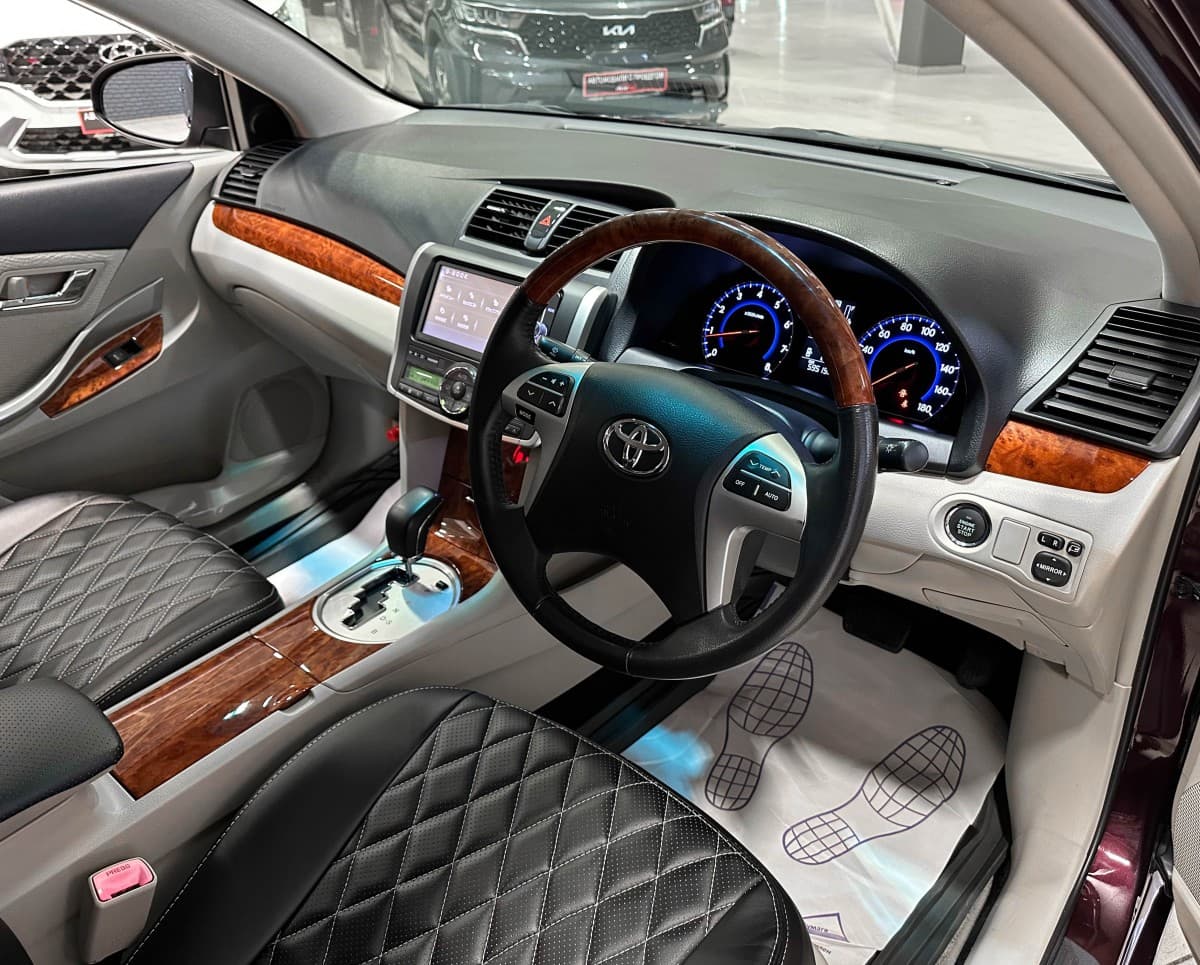Toyota Premio - фото 10