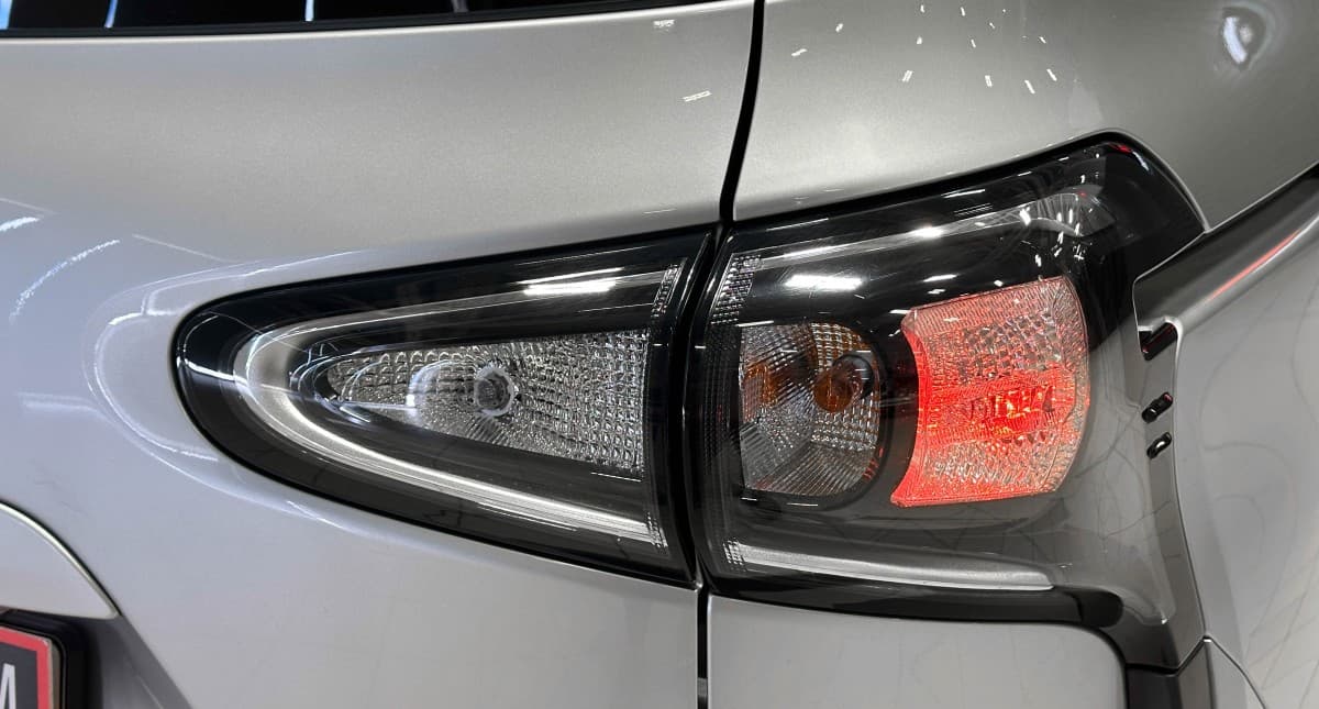 Toyota Sienta - фото 8