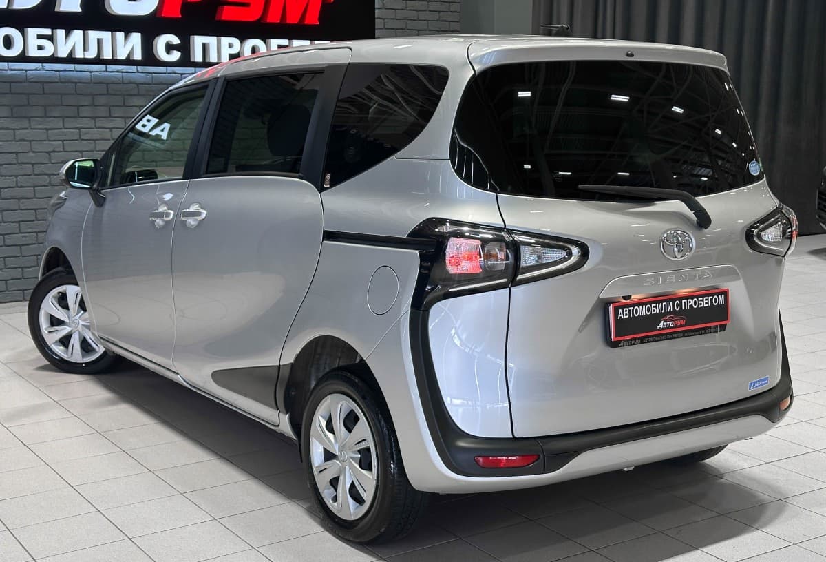 Toyota Sienta - фото 9